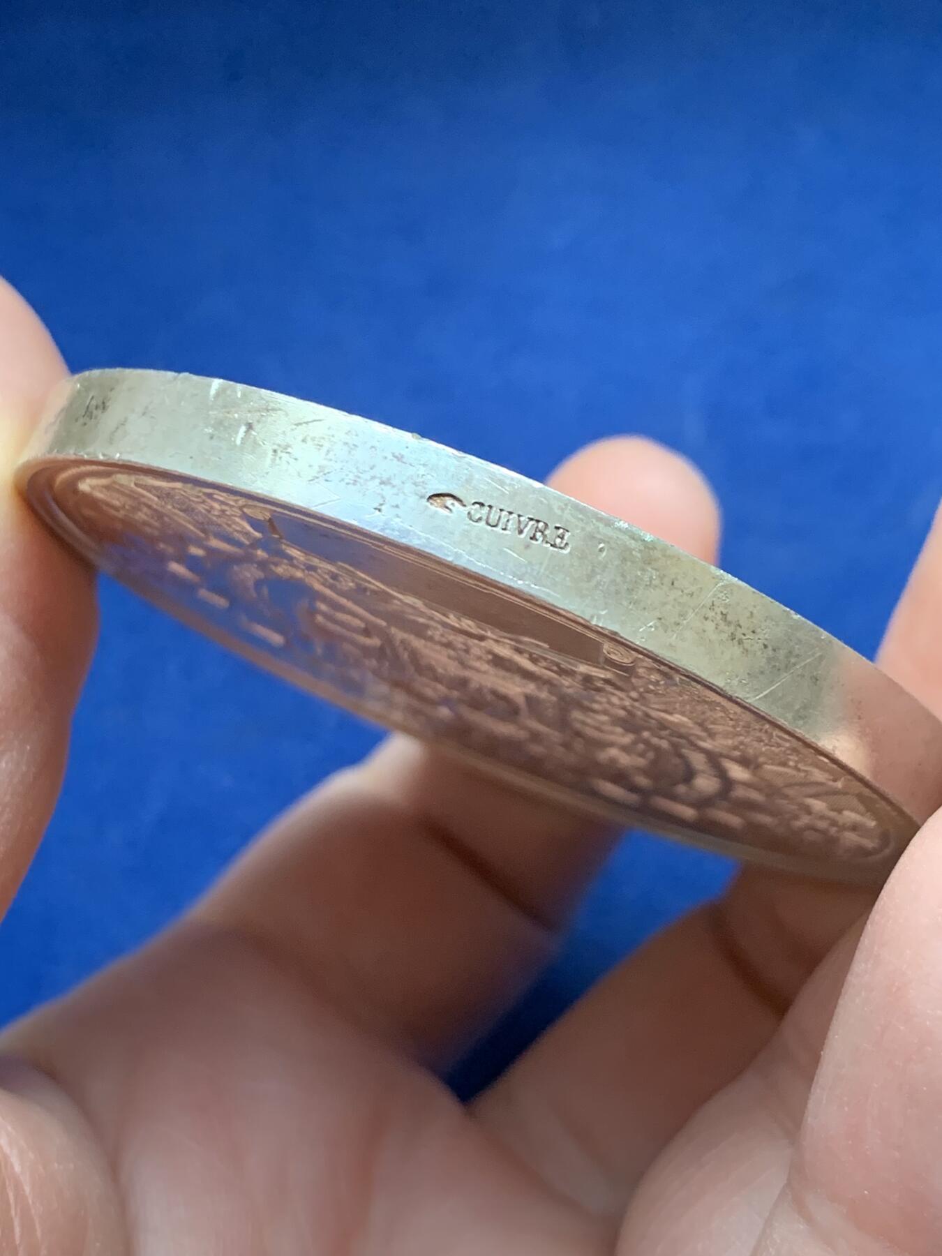 《竞宝斋》第441场 周日，周一，2场连拍 （全场包邮） 1855年巴黎世博会镀银铜章 114克 59.5mm 手指铜标 状态来看 应该为后镀