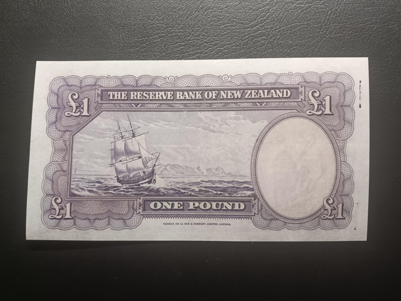 2025十一月第六期，总第204期 新西兰1940版1镑AUNC有连续针孔无47，稀有首签，库克船长和帆船