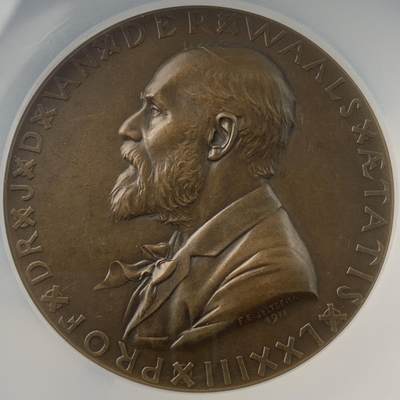 掌中浮雕-藏着的欧洲第043场 - NGC MS63 : 1911年荷兰&比利时章牌协会#026 “范德瓦尔斯，诺贝尔物理学奖获得者”，65mm，  雕刻家： Fr. E. Jeltsema