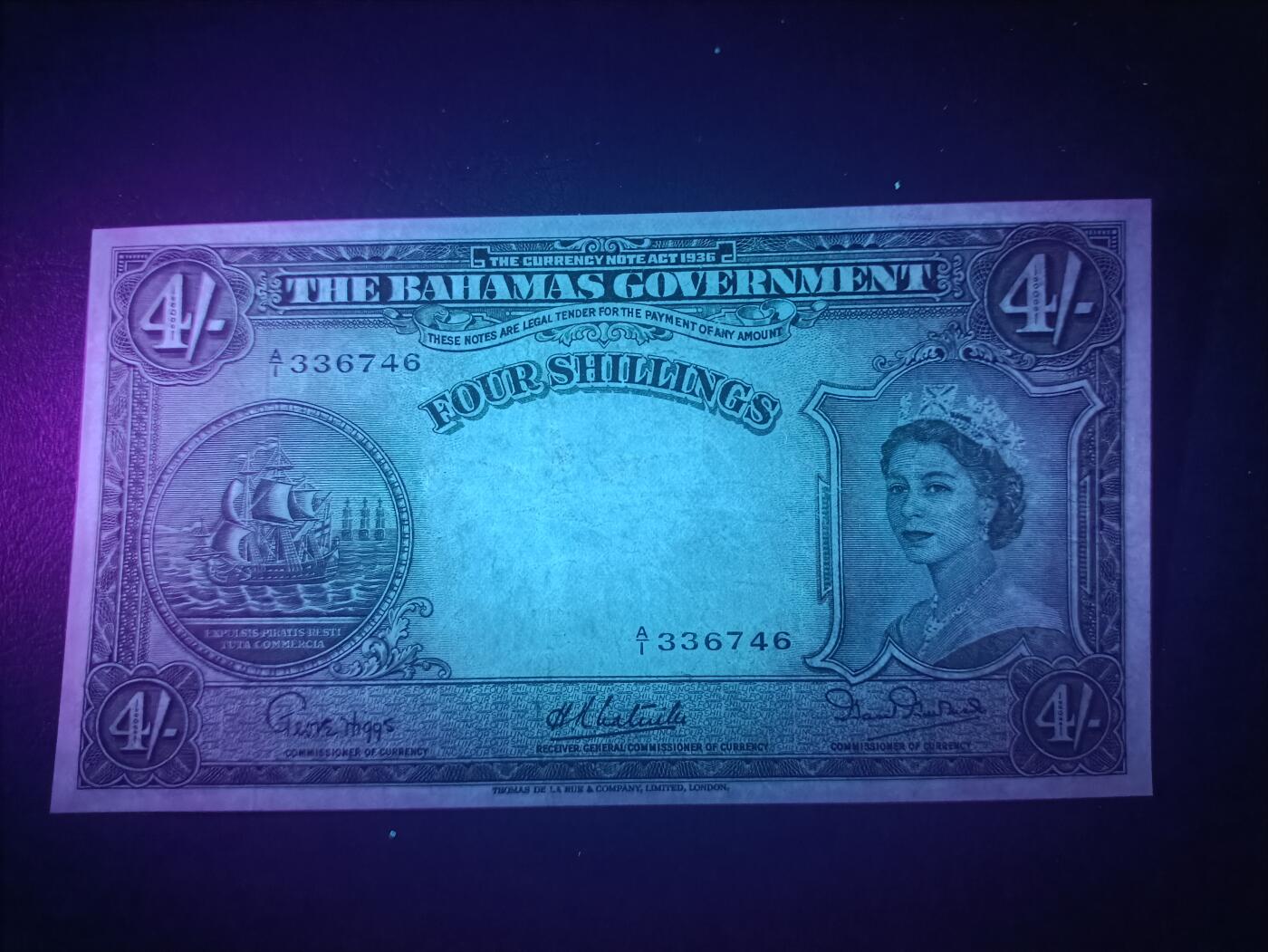 2025十一月第六期，总第204期 英属巴哈马1953版4先令流通好品XF首冠A/1，大皇冠女王和总督府徽章