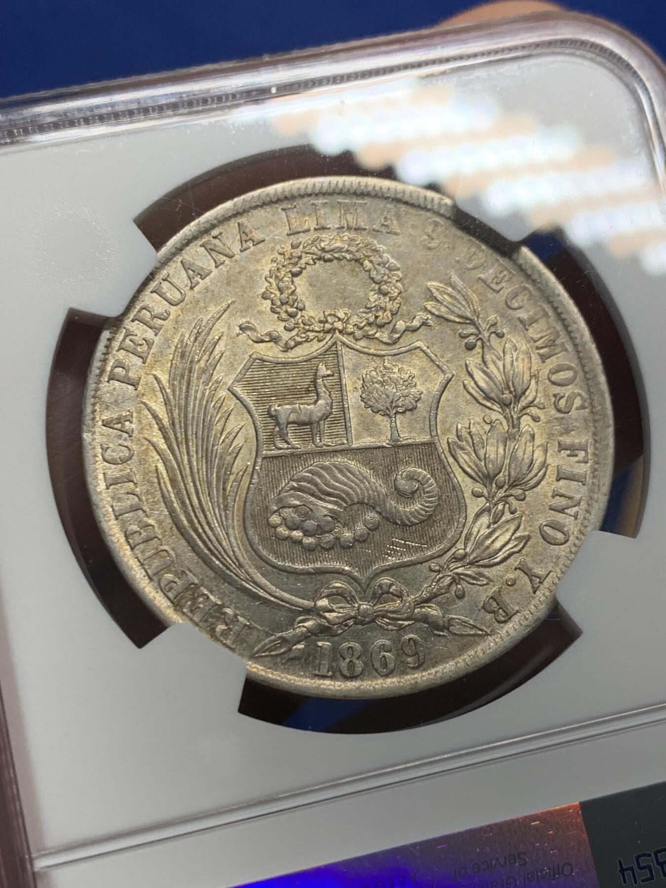 《竞宝斋》第441场 周日，周一，2场连拍 （全场包邮） NGC AU58 秘鲁1869年1索尔银币，阿拉伯1版，早期年份高银版本