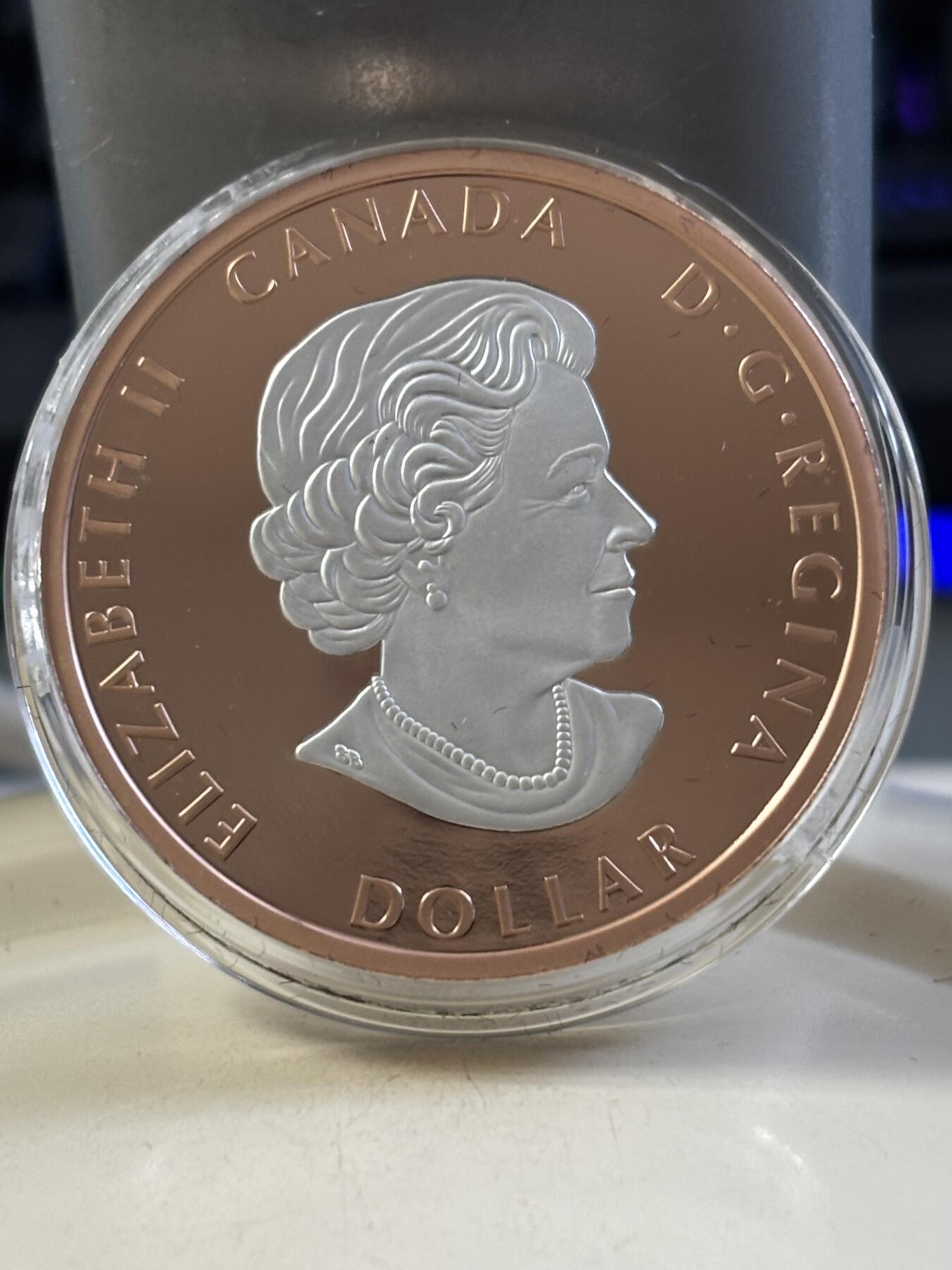 第183期拍卖 加拿大2023年和平女神局部镀玫瑰金精制纪念银币，9999银，31.39克，发行6000枚，塑料盒有破