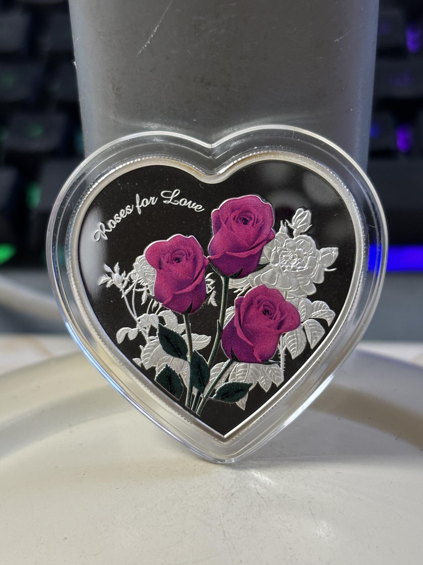 第183期拍卖 托克劳2017年爱情的见证情人节玫瑰心形彩印银币，999银，20克，发行量1000枚