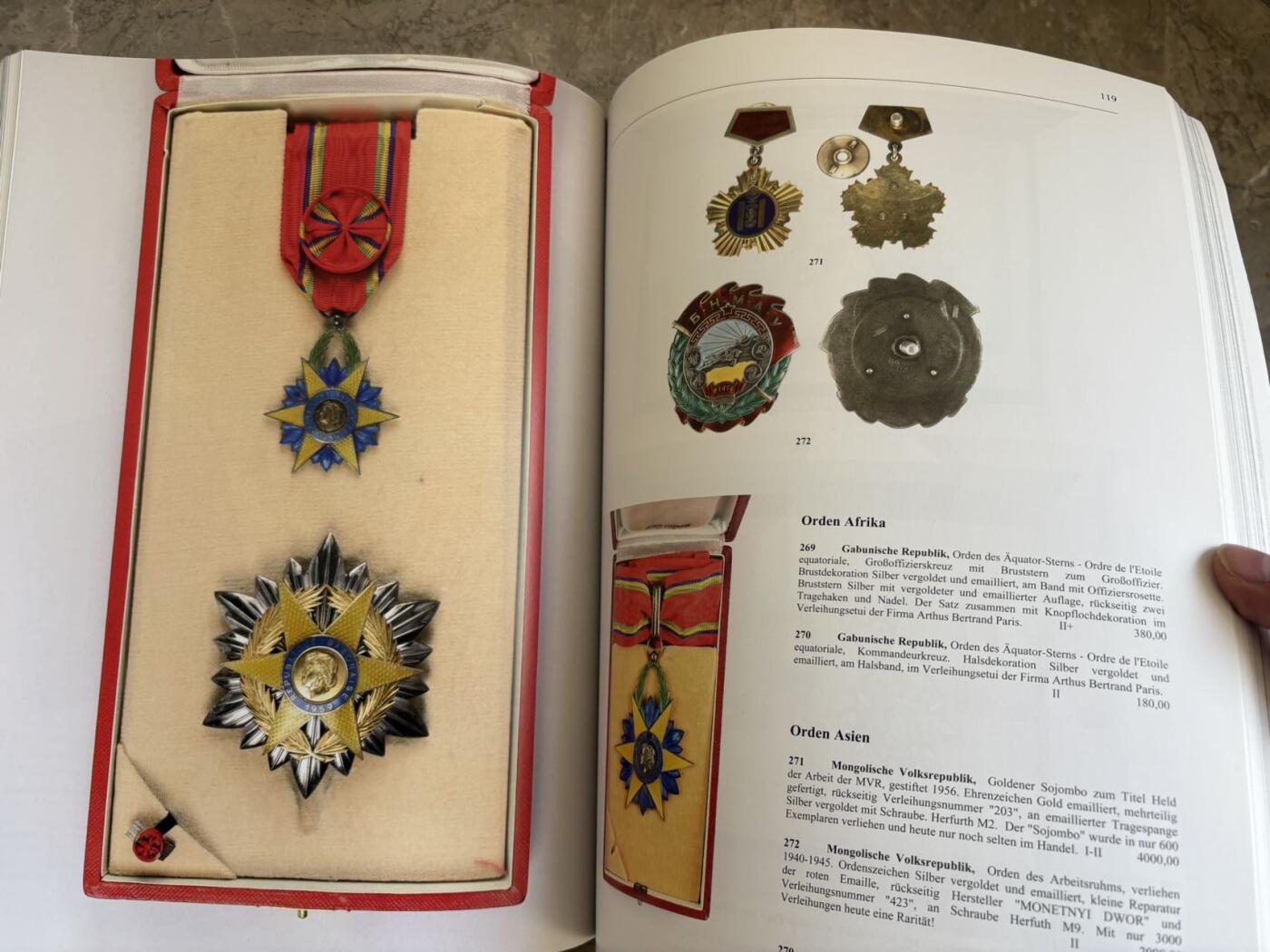 盛世勋华——号角文化勋章邮票专场拍卖第289期 德国柏林Carsten Zeige拍卖行2023年7月拍卖会图录，超大尺寸，全彩印刷，超大超厚，300多页