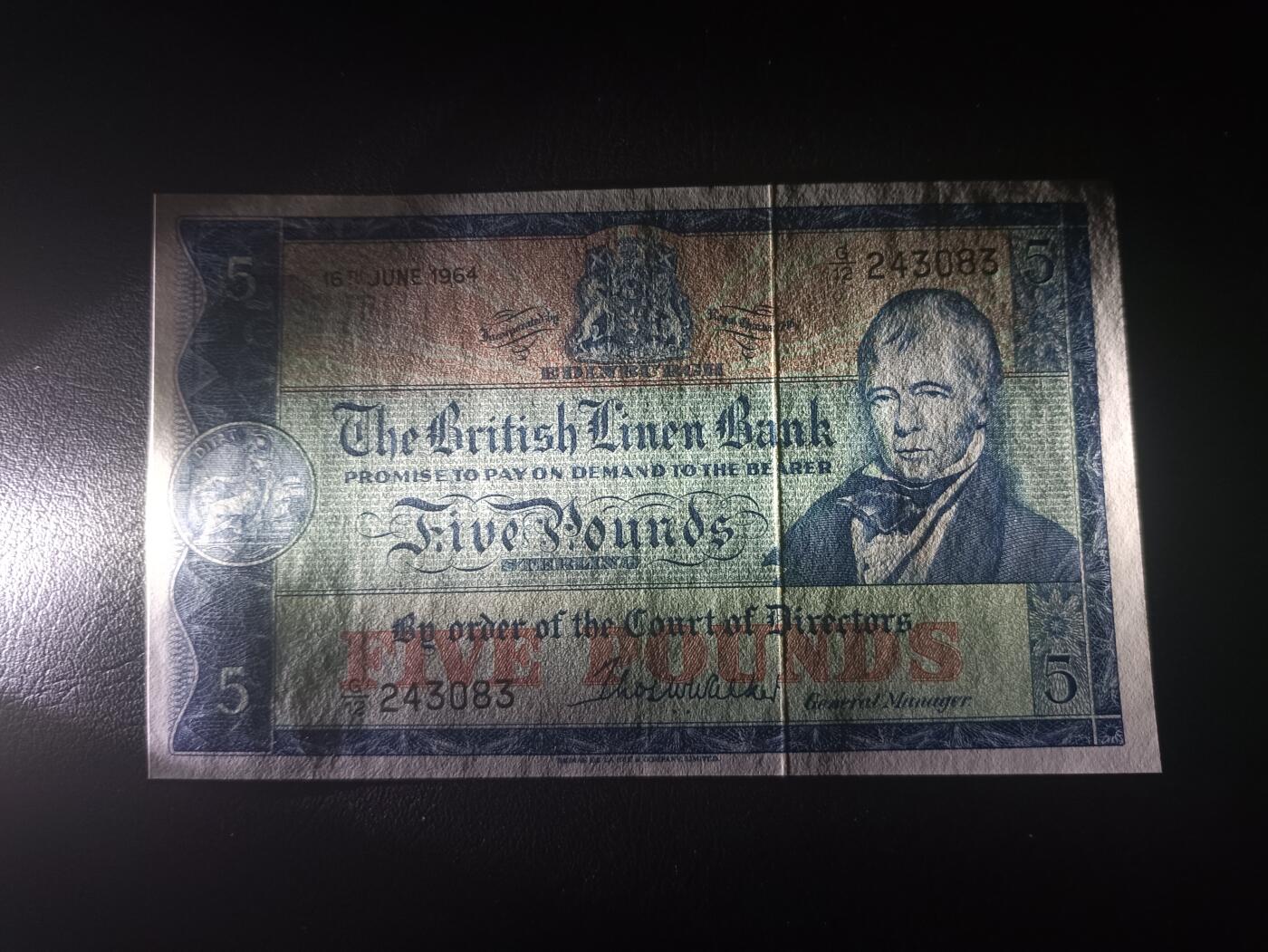 2025十一月第六期，总第204期 苏格兰不列颠亚麻银行1964年5镑UNC-，稀有的早期已结业银行中高面值，诗人沃尔特斯科特