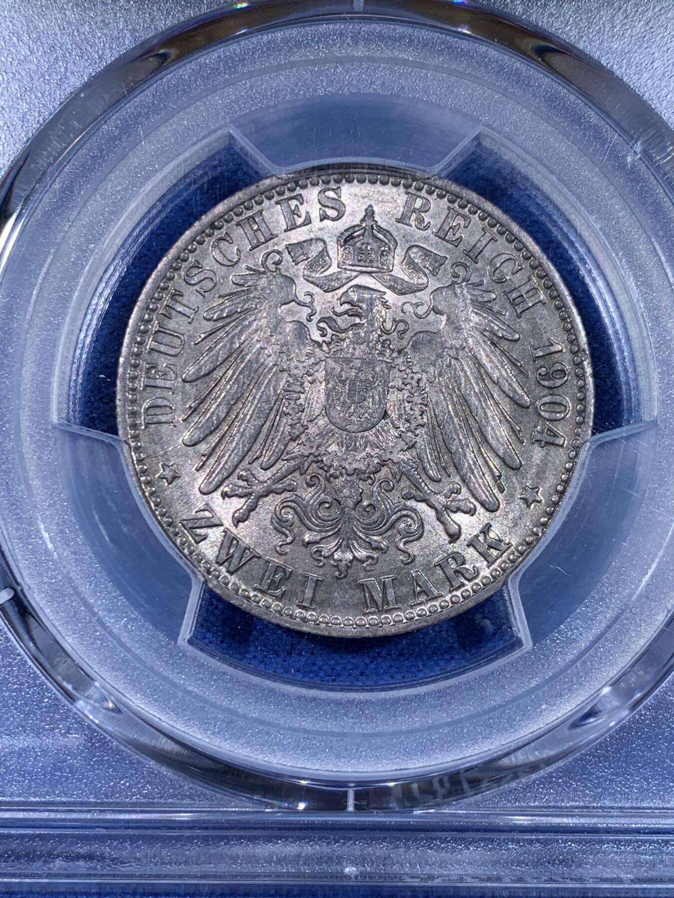 《竞宝斋》第441场 周日，周一，2场连拍 （全场包邮） PCGS MS64 德国1904J 不莱美2马克 银币 双面原味深灰包浆，整体状态极优。
