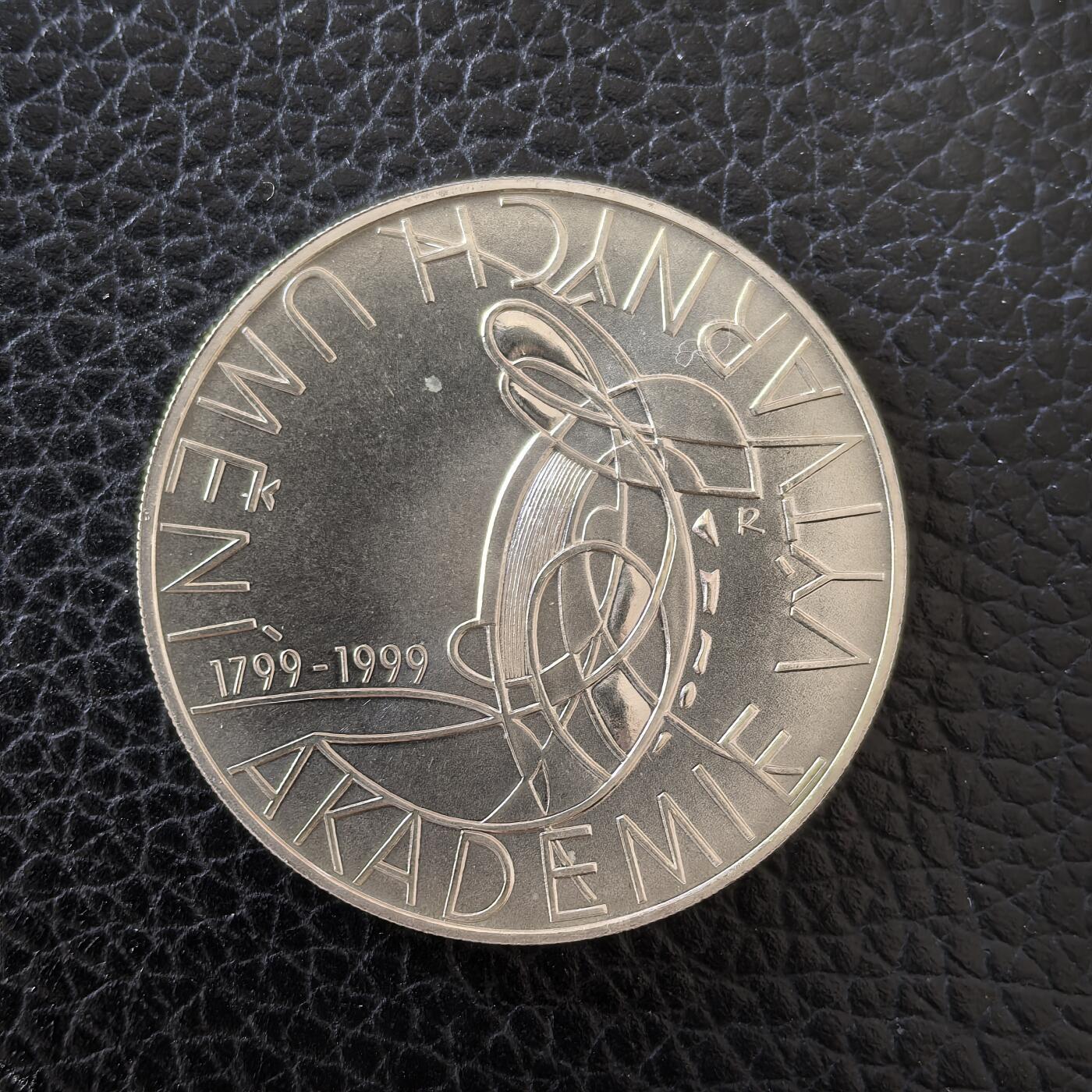 道一币馆币章第一百五十七场 捷克1999年国家美术学院200周年200克朗银币 13g 900s 23000