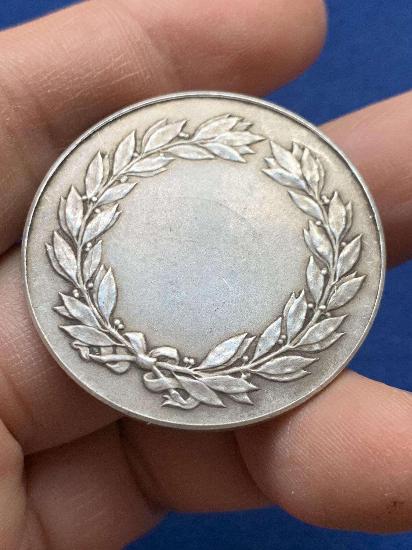 《竞宝斋》第441场 周日，周一，2场连拍 （全场包邮） 法国19世纪城市人寿保险公司纪念银章，城堡王冠图，丰饶角1AR边铭，20.5克，36.3mm