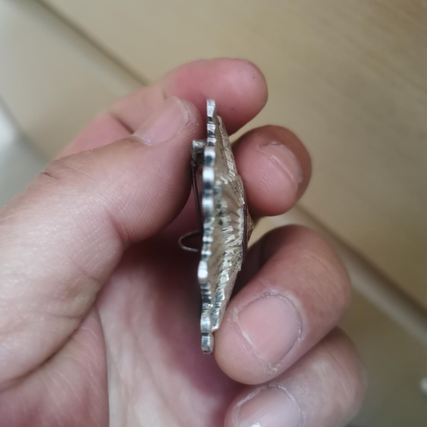 朝鲜国旗三级勋章 背横针一枚