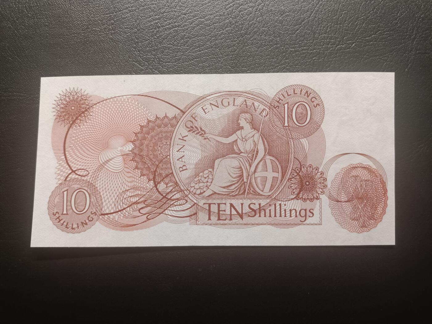 2025十一月第六期，总第204期 英格兰C序列10先令UNC-，稀有补号M前缀，青年女王