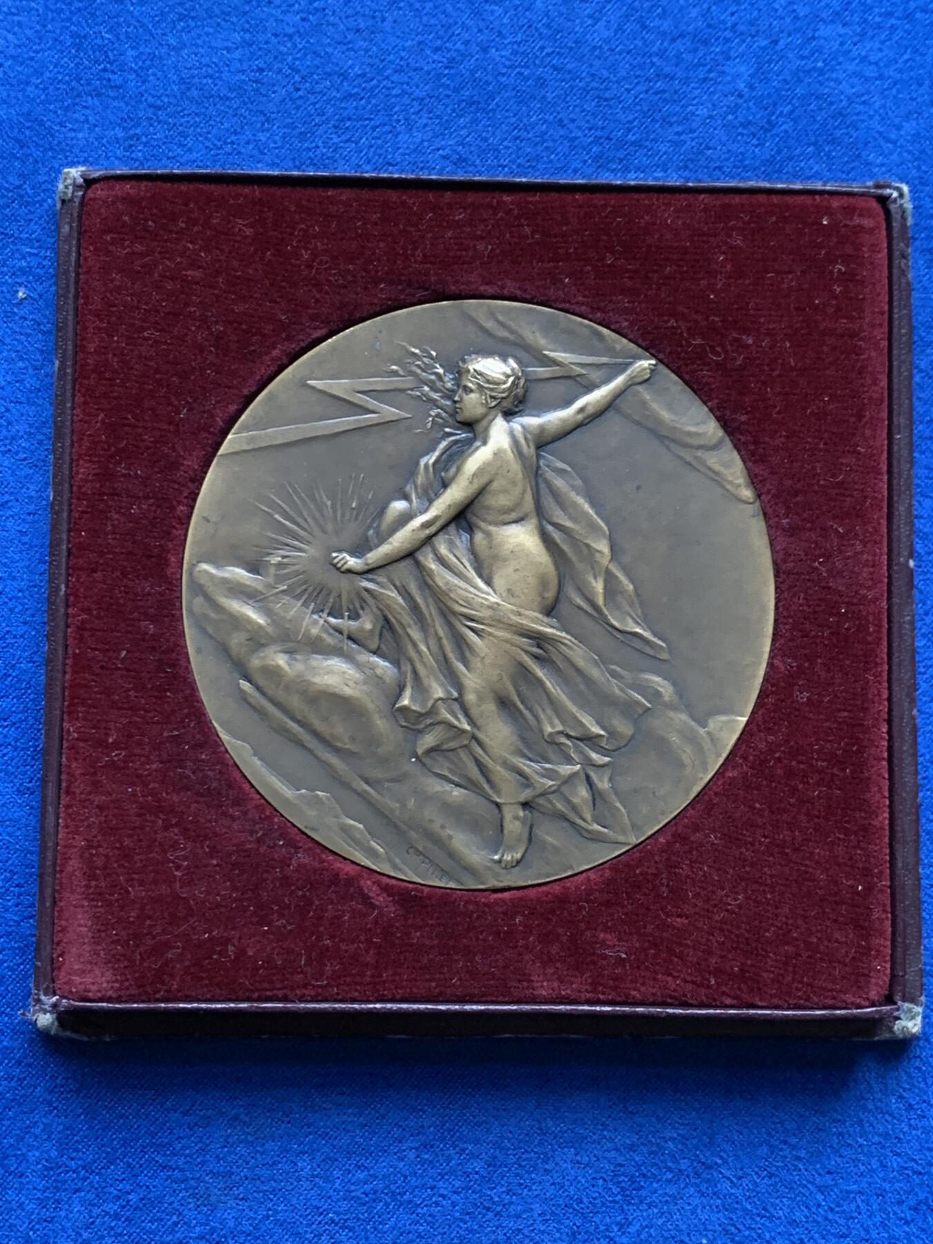 《竞宝斋》第441场 周日，周一，2场连拍 （全场包邮） 法国电力女神大铜章 带盒 120.7克 68mm 丰饶角铜标