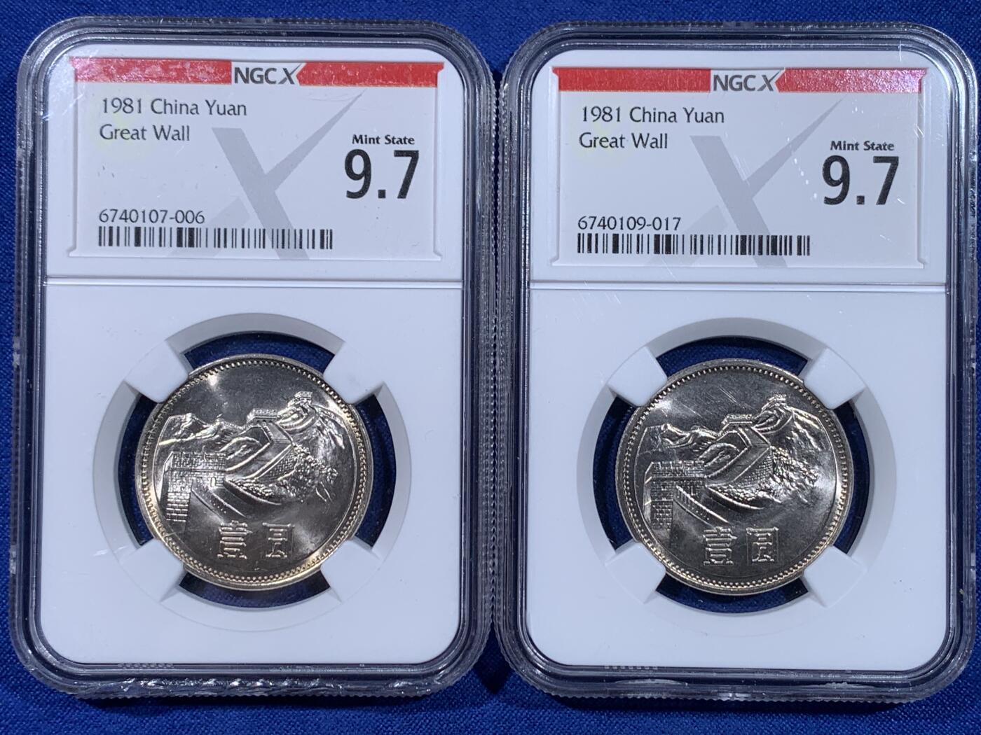 《竞宝斋》第441场 周日，周一，2场连拍 （全场包邮） 两枚一组 NGC 9.7分 1981年 长城币壹圆 这是NGC现代币评级的十分制 9.7分也等同于70分制的MS67分 一枚盒子边缘有损 细节见图