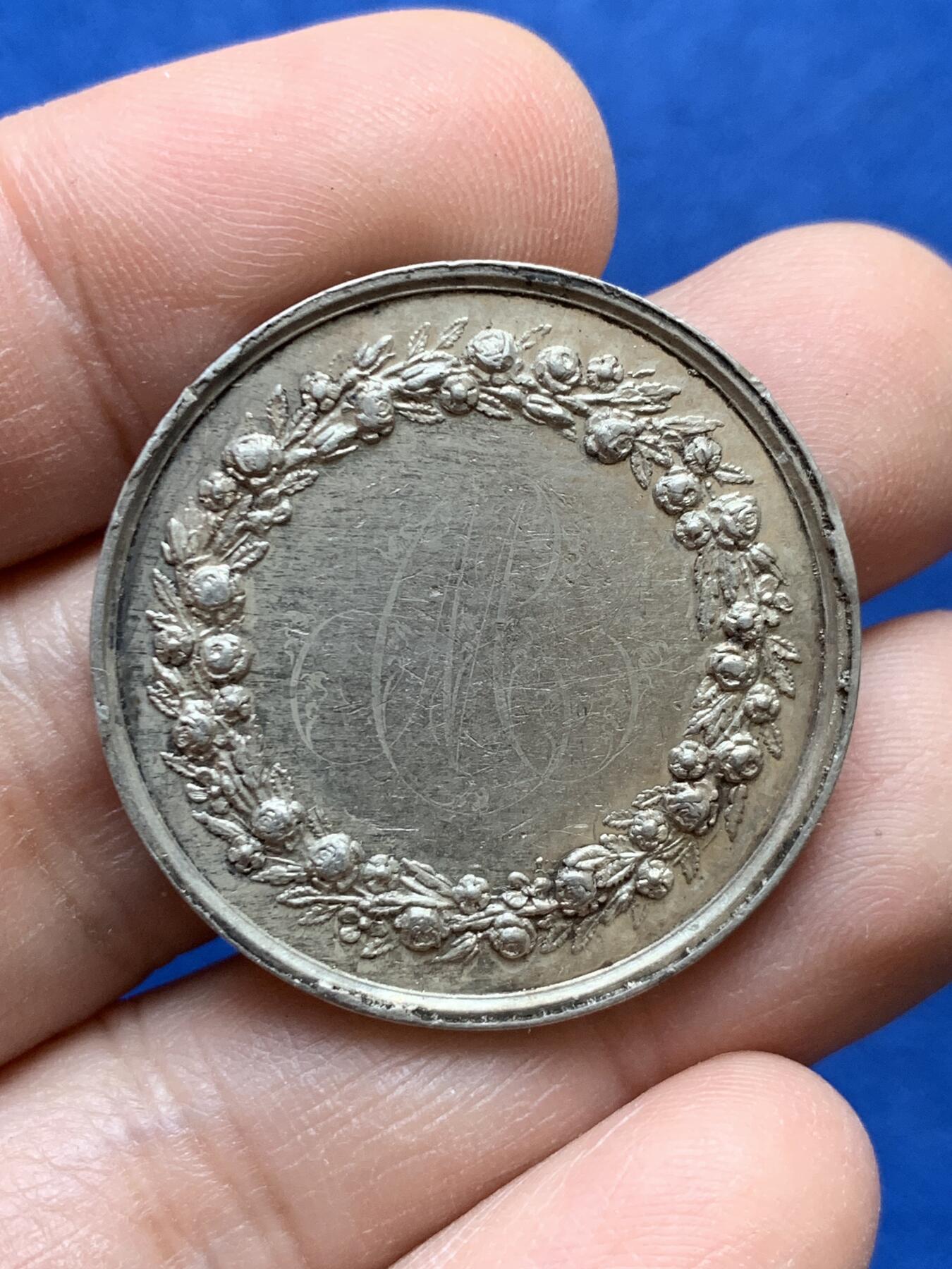 《竞宝斋》第441场 周日，周一，2场连拍 （全场包邮） 法国结婚纪念银章 31.6mm 13g 少见 手指银标