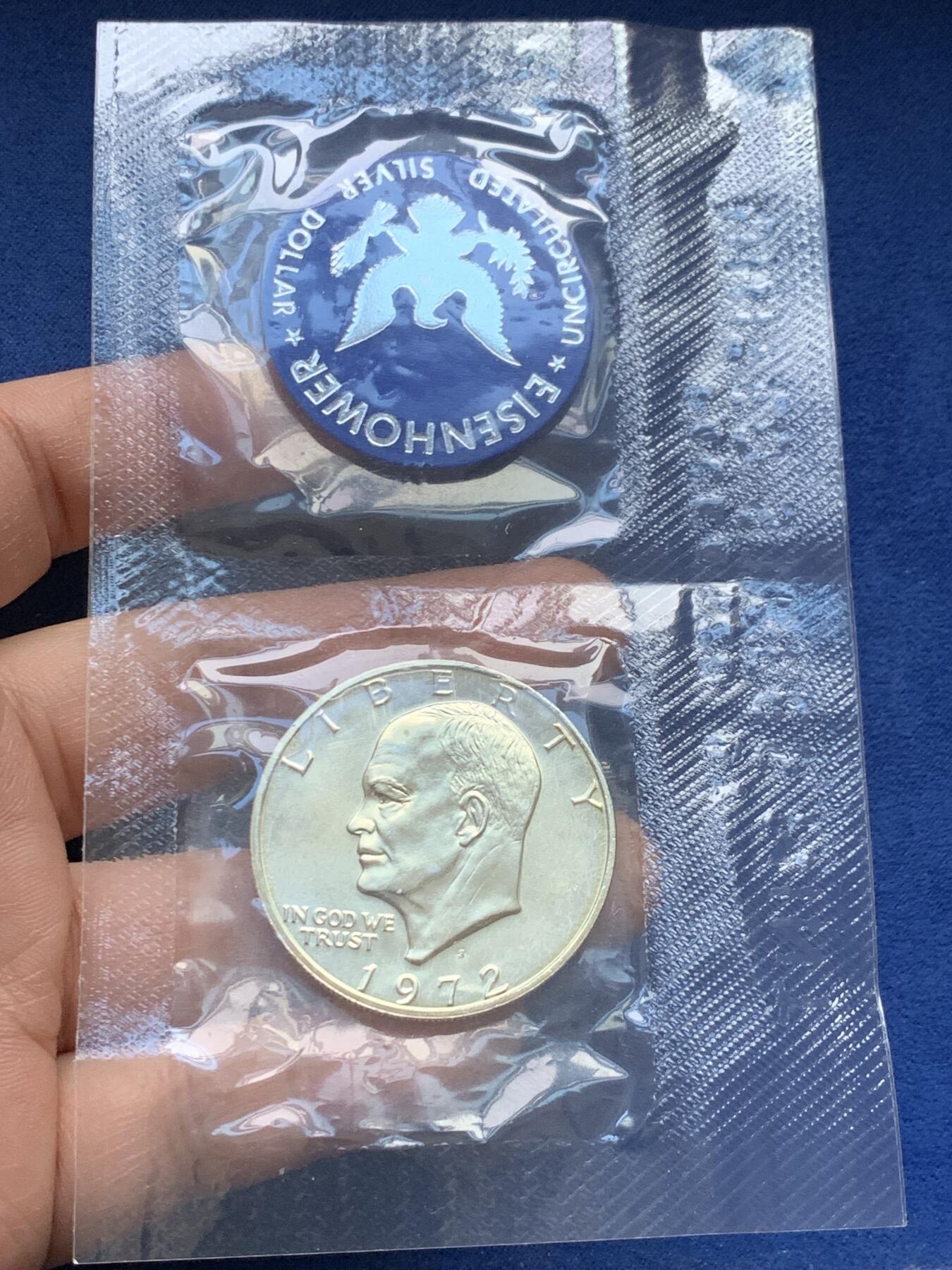 《竞宝斋》第441场 周日，周一，2场连拍 （全场包邮） 美国1972艾森豪威尔银币，加一枚未流通1美元