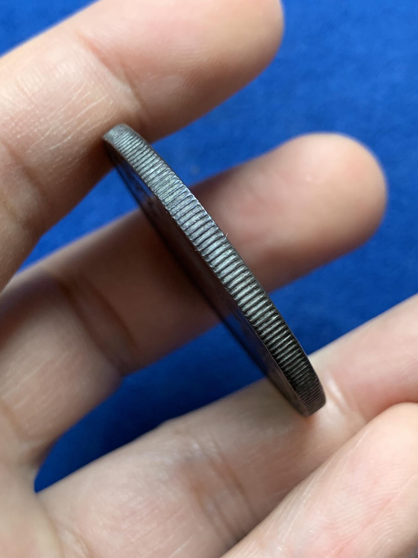 《竞宝斋》第441场 周日，周一，2场连拍 （全场包邮） 英国1891年维多利亚高冠马剑克朗银币，少见年份，发行量仅56.6万枚，好品，双面黑漆骨 细节见图