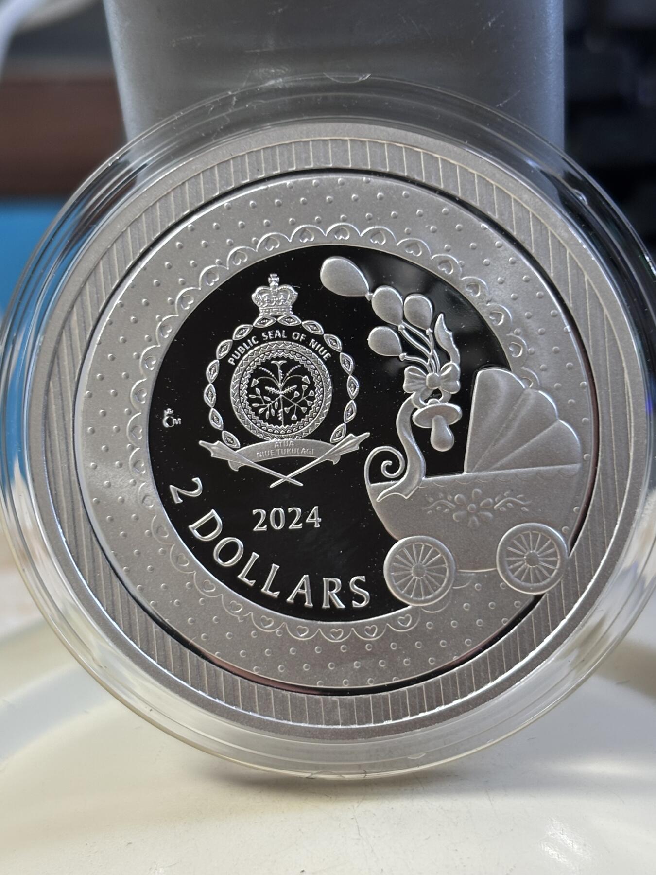 第183期拍卖 纽埃2024年婴儿宝宝出生礼物镶嵌水晶31.1克精制纪念银币，999银，发行1000枚，