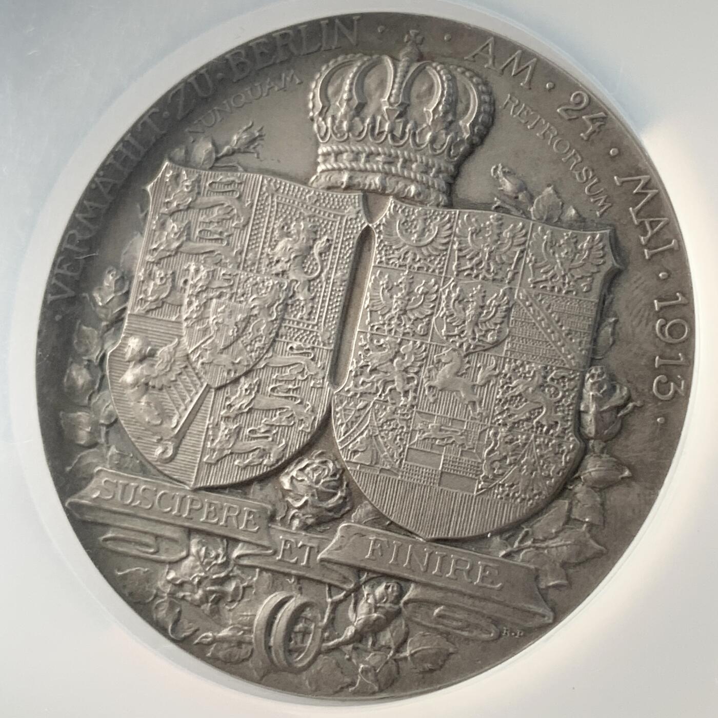 掌中浮雕-藏着的欧洲第043场 NGC MS64 : 1913年德国布伦瑞克奥古斯特王子和露易丝公主结婚纪念大银章， 56mm 