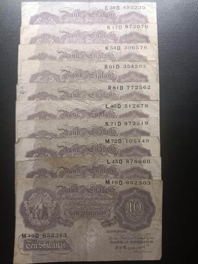 2025十一月第六期，总第204期 - 英格兰战时A序列10先令流通品相批量十张，有别于战前战后普通的红色版本用紫色印刷