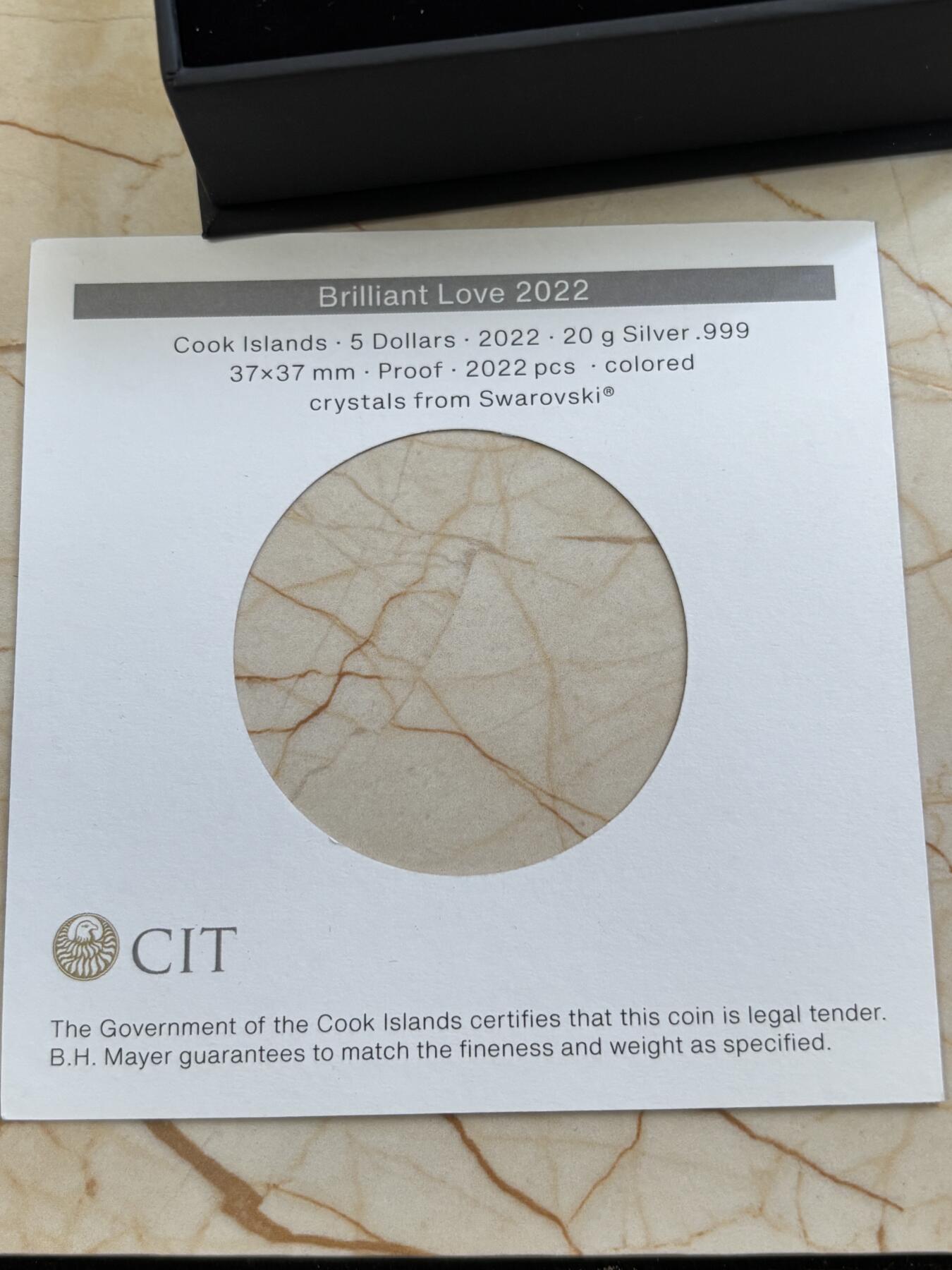 第183期拍卖 库克2022情人节浪漫爱情心形镶水晶纪念银币，999银，20克，发行2022枚，有氧化点