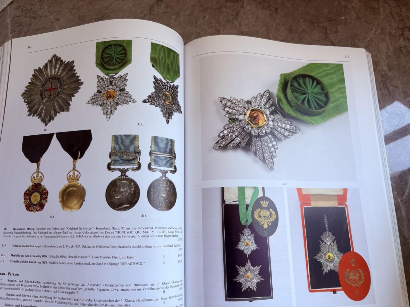 盛世勋华——号角文化勋章邮票专场拍卖第289期 德国柏林Carsten Zeige拍卖行2023年7月拍卖会图录，超大尺寸，全彩印刷，超大超厚，300多页