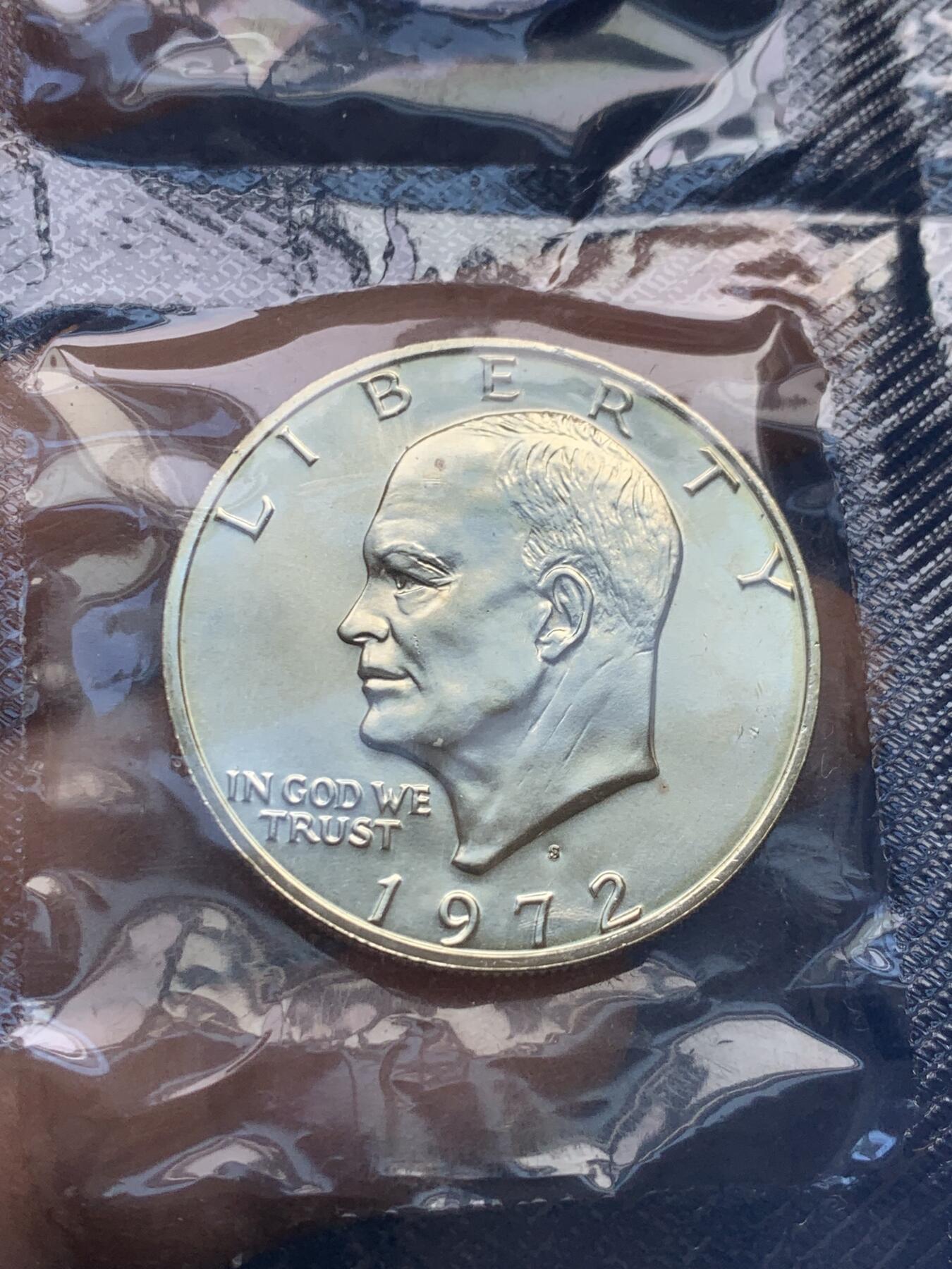 《竞宝斋》第441场 周日，周一，2场连拍 （全场包邮） 美国1972艾森豪威尔银币，加一枚未流通1美元