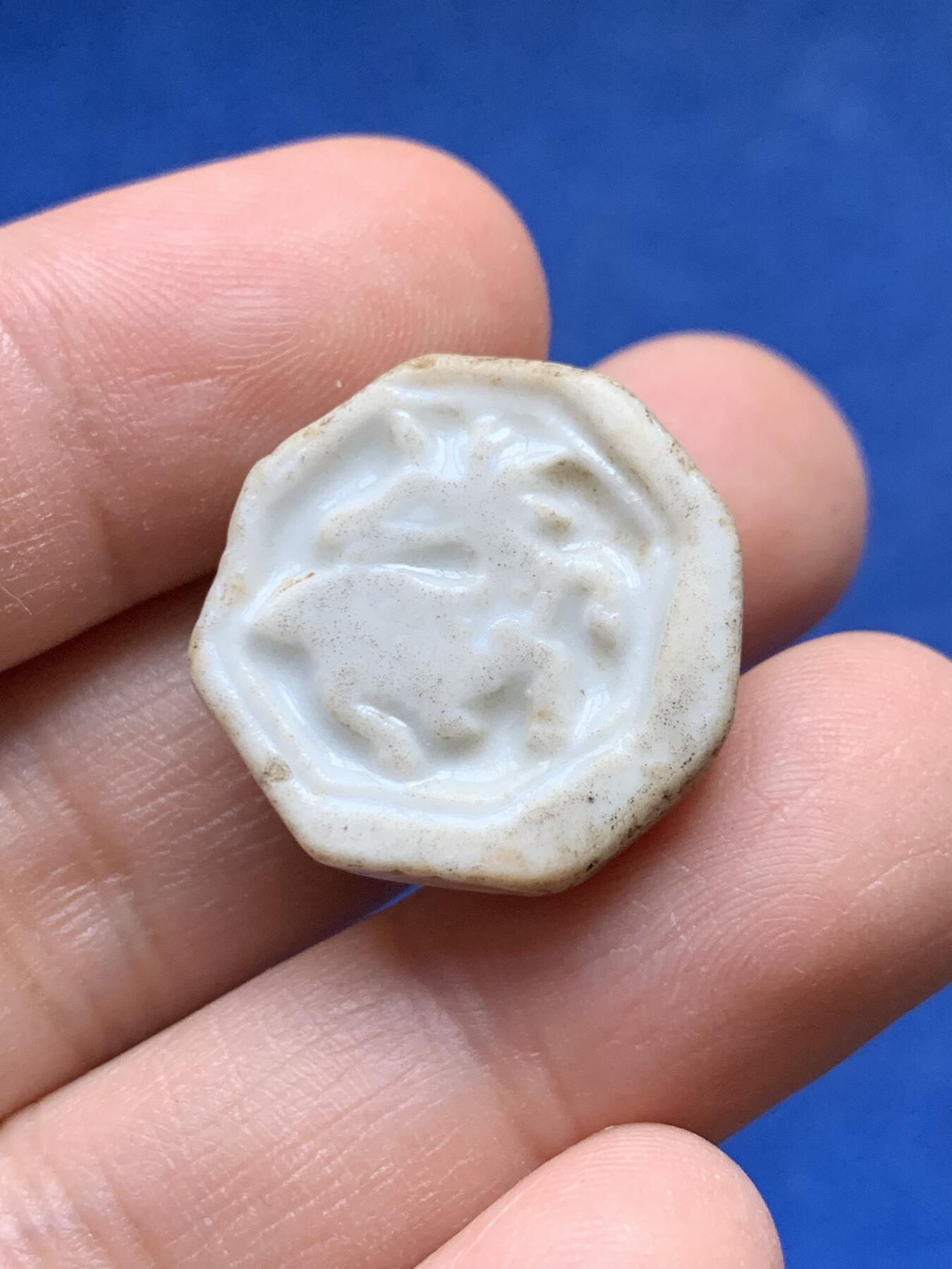 《竞宝斋》第441场 周日，周一，2场连拍 （全场包邮） 泰国瓷币 仙鹤延年/鹿（禄）回首传统文化题材祥瑞动物系列，泰国瓷币中一个很少的品种。