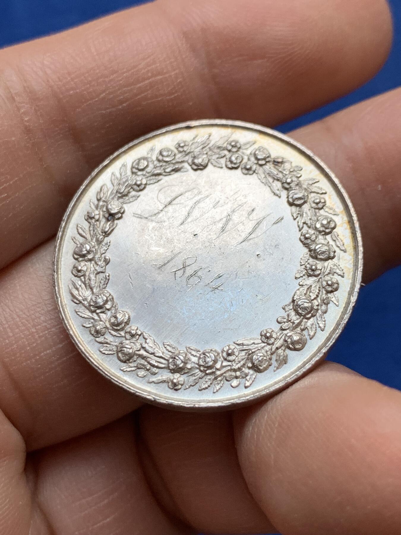 《竞宝斋》第441场 周日，周一，2场连拍 （全场包邮） 法国1864年结婚纪念银章 24.9mm 11.9g