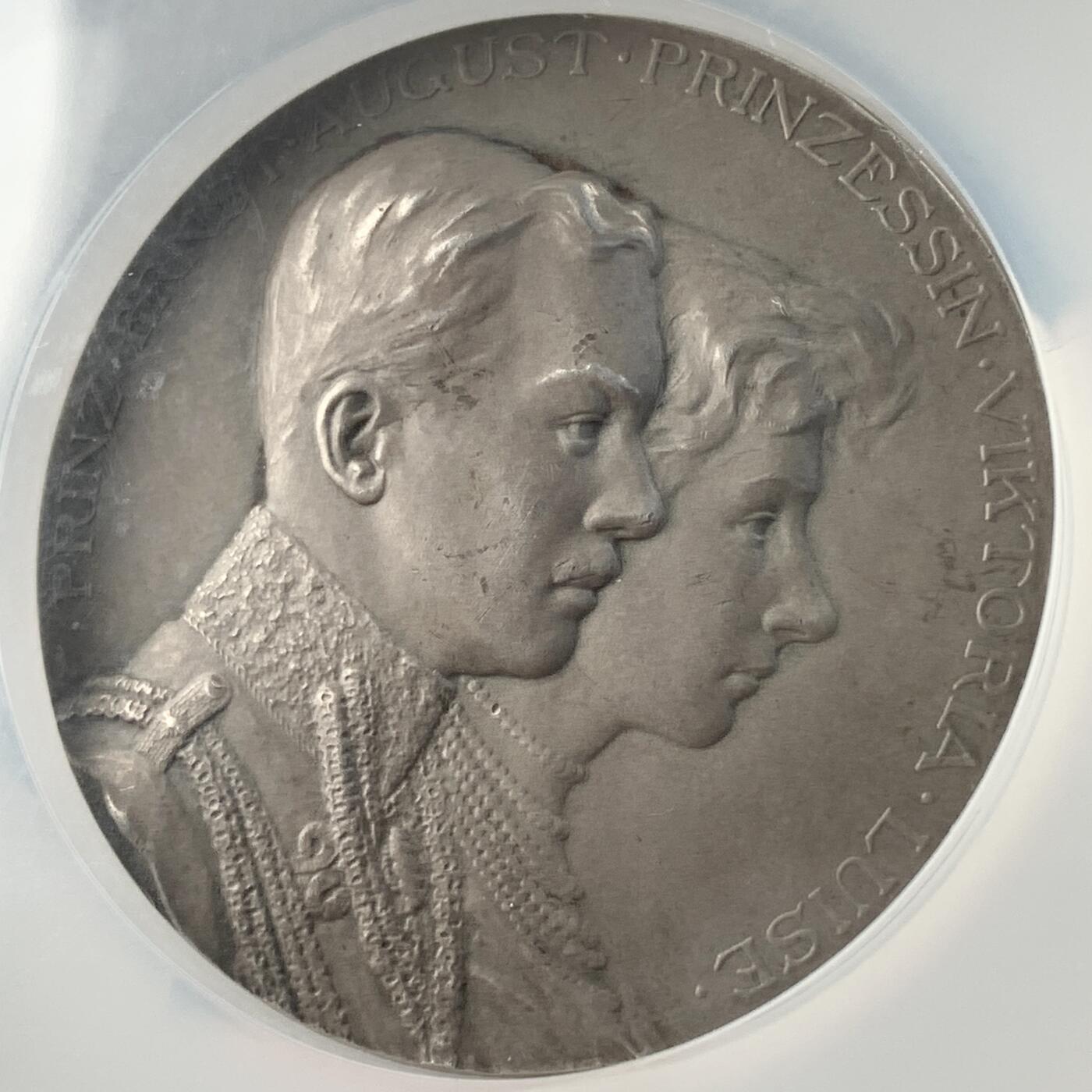 掌中浮雕-藏着的欧洲第043场 NGC MS64 : 1913年德国布伦瑞克奥古斯特王子和露易丝公主结婚纪念大银章， 56mm 