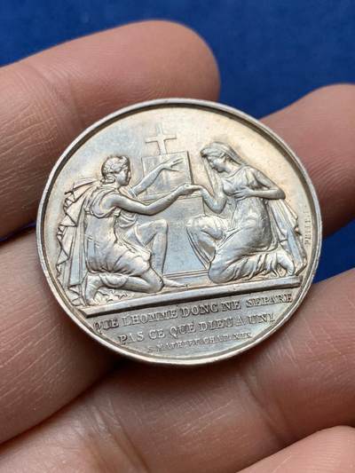 《竞宝斋》第441场 周日，周一，2场连拍 （全场包邮） - 法国1890年结婚纪念银章 31.9mm 14.1g 手指边铭