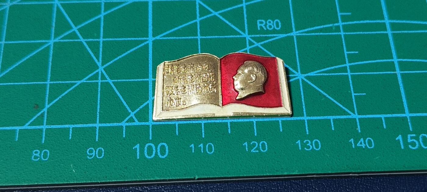 极美品小章 🔥🔥为人民服务🔥🔥毛主席像章，