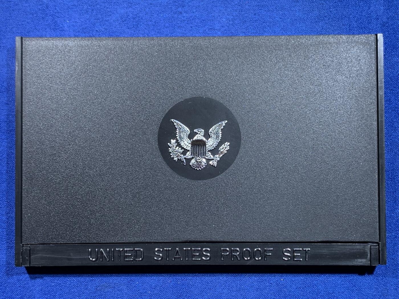 《竞宝斋》第441场 周日，周一，2场连拍 （全场包邮） 美国1974年官方清年精制套币 含艾克大一元精制币