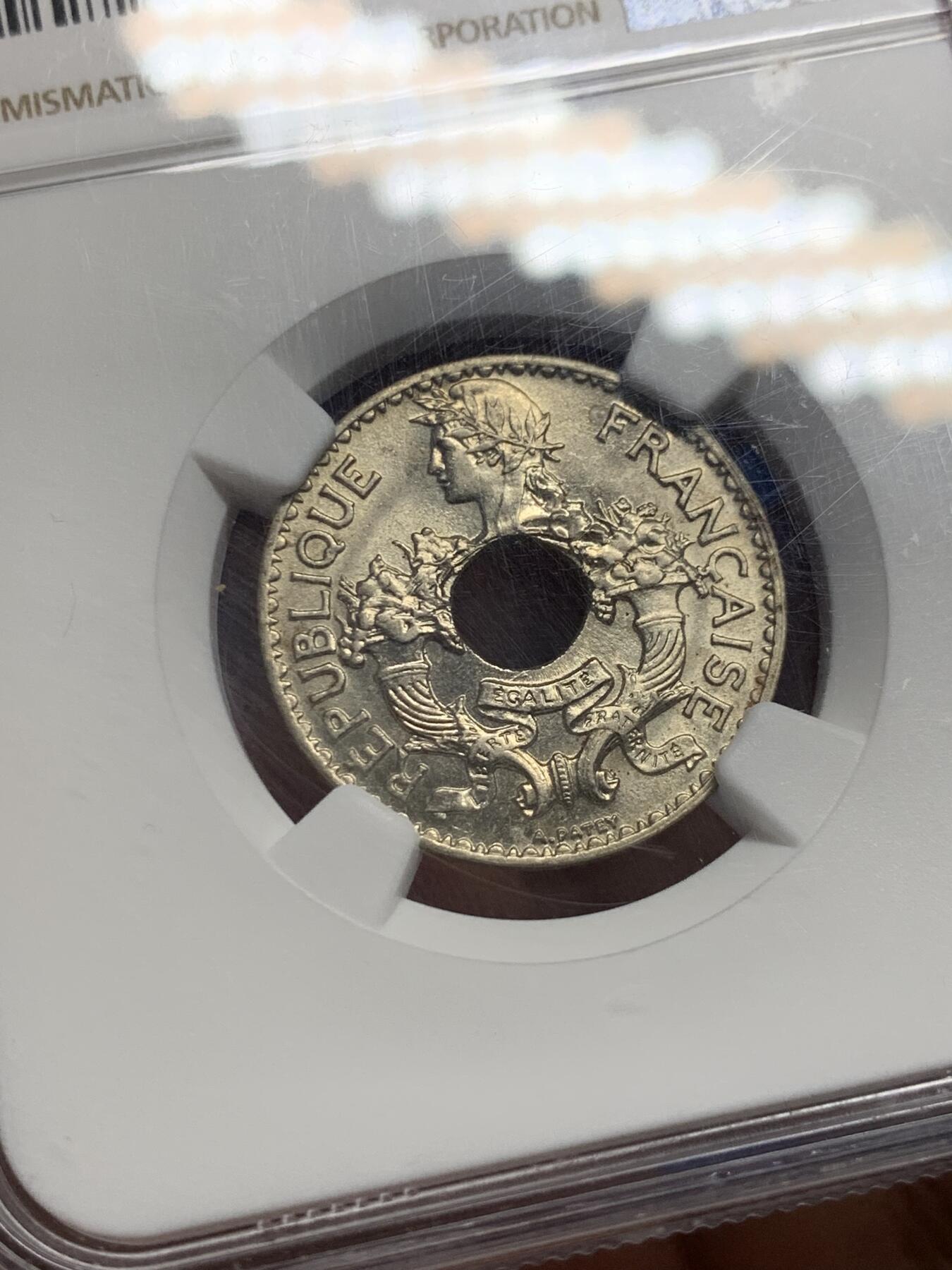 《竞宝斋》第441场 周日，周一，2场连拍 （全场包邮） NGC UNC 法属印支1938年中孔5分镍币 图案清晰 性价比高