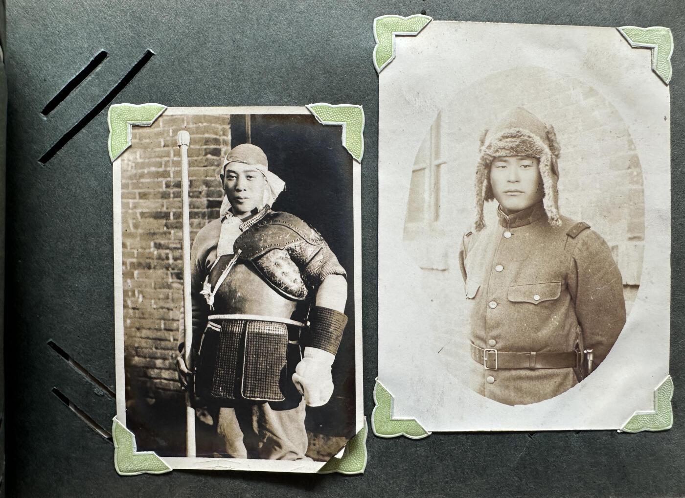 【俄甄集藏】2025年(045)12-03 星期三 晚 19:30 全场包邮 日本1931-1932年步兵联队大连出动纪念相册，历史罪证，有脱落，开裂，照片老化有部分残损，脱色，边角断裂，整本相册包含照片约49张