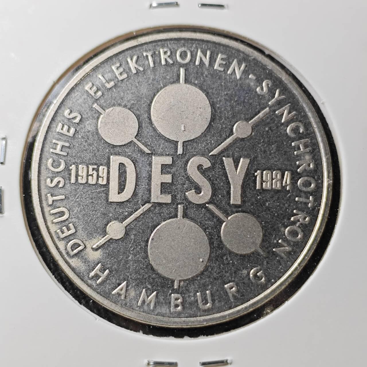 KK钱币收藏小铺 （套币 好品/批量散币 银币）专场  2月预留时间 周末发货  1984双狮纪念章