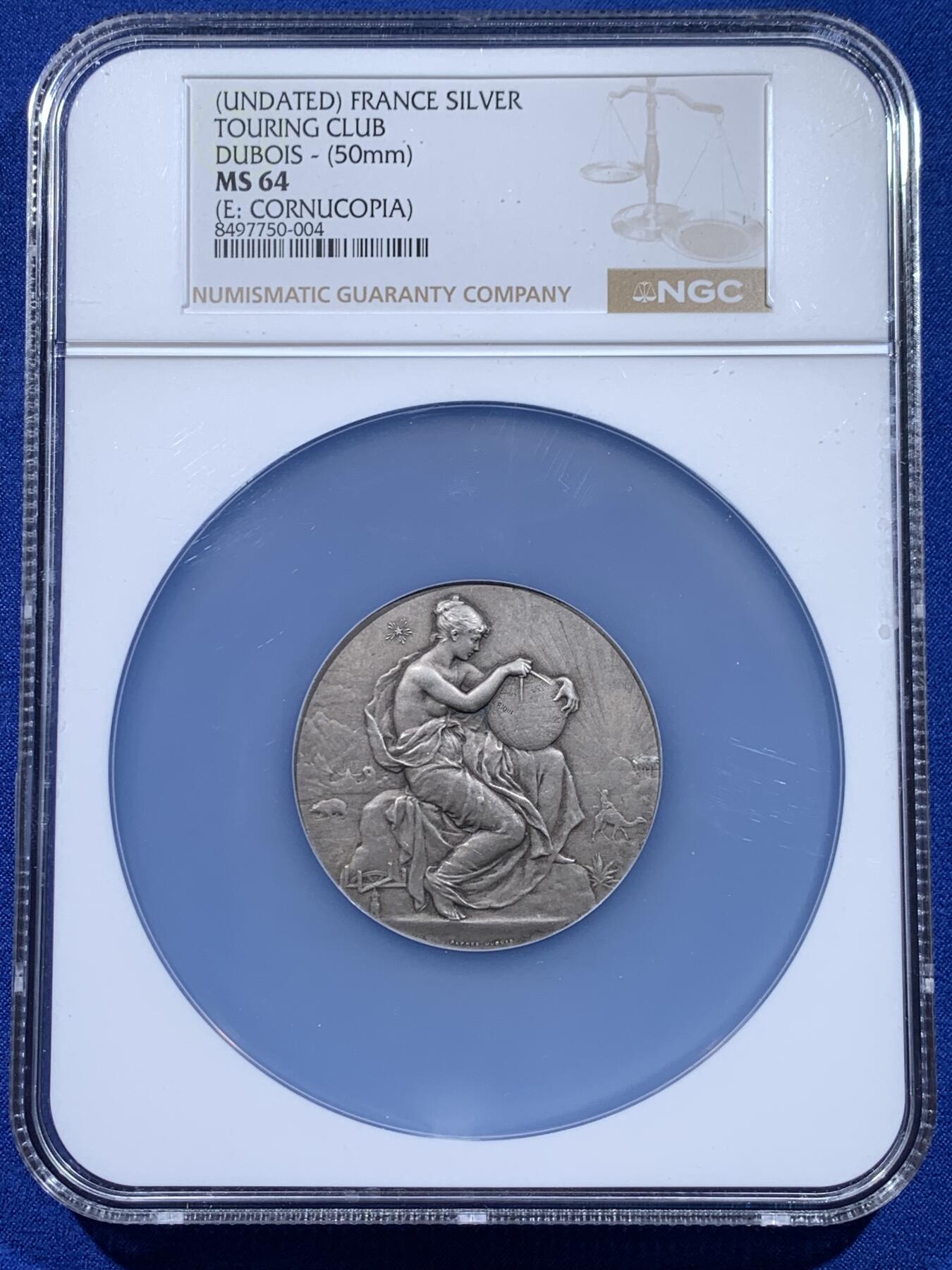 《竞宝斋》第441场 周日，周一，2场连拍 （全场包邮） 高分 NGC MS64 罕见法国旅游协会大银奖章 名誉章 作者dubois，双面高浮雕，细节丰富，设计绝美。女神袒胸，衣襟飘飘，怀抱地球仪，雕刻着欧亚非州，大洋洲。北极星，北极洲，北极熊，沙漠，骆驼，椰树，长河落日圆…… 加大盒装