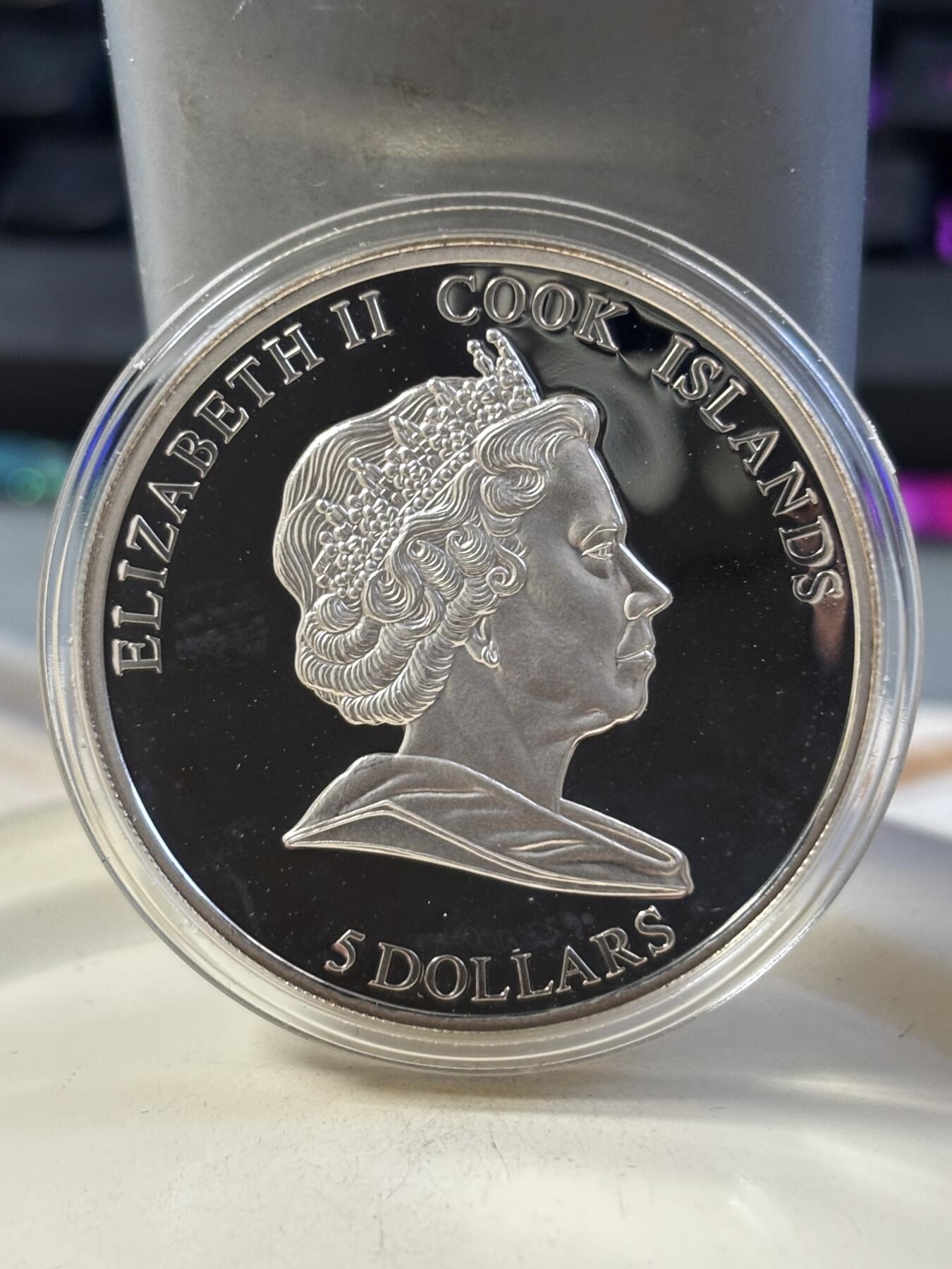 第183期拍卖 库克2008法拉利F2008赛车多功能方向盘彩色银币，500银，25克，