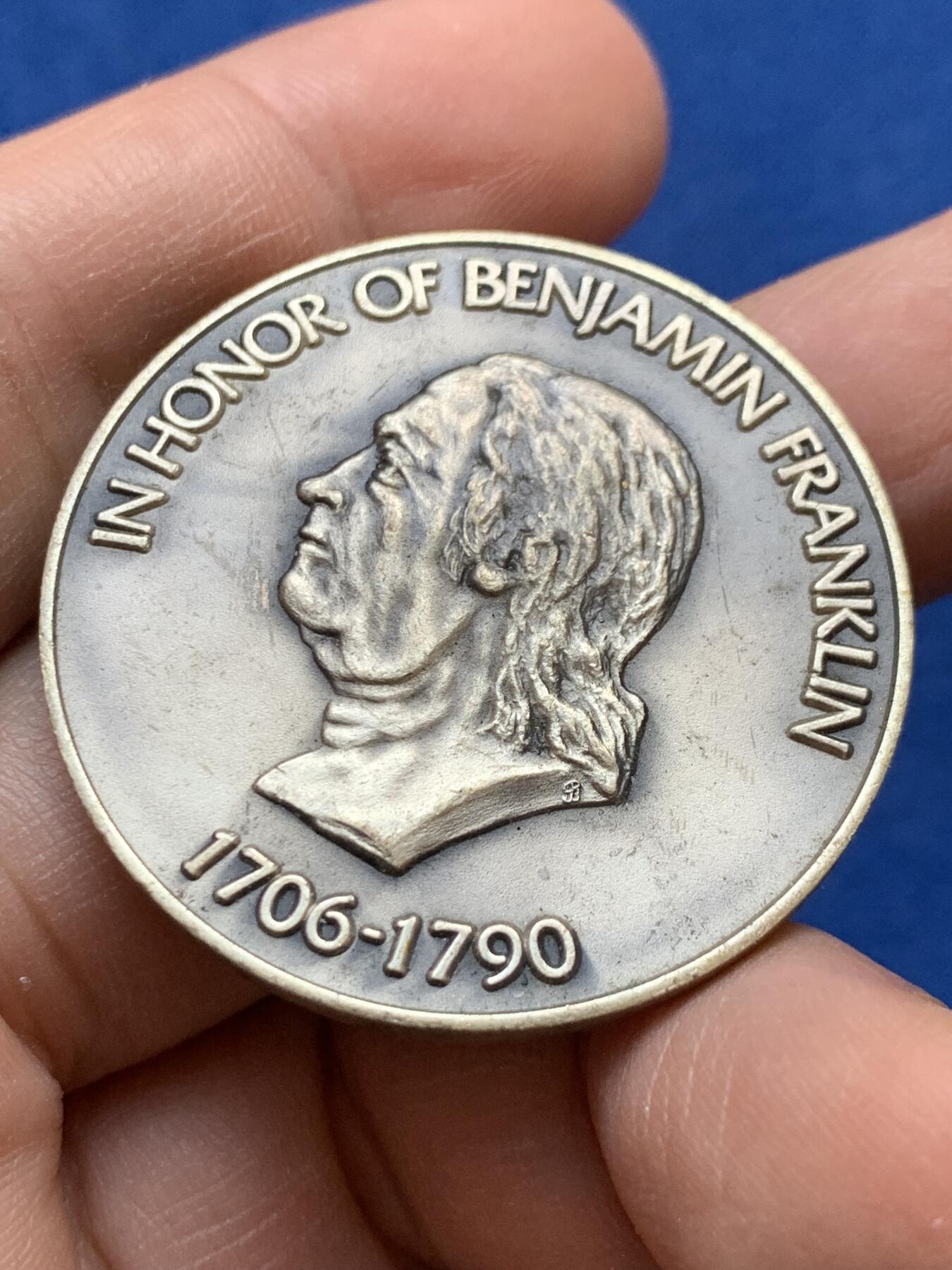 《竞宝斋》第441场 周日，周一，2场连拍 （全场包邮） 法国菲尔·伍德·格林莱特白金属纪念章 直径38MM 重约23.1g