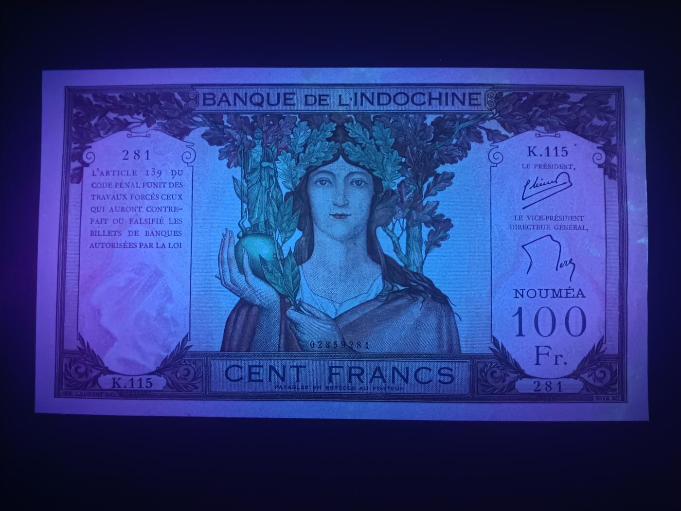 2025十一月第六期，总第204期 法属太平洋-新喀里多尼亚1953版100法郎AUNC无47，加盖首府努美阿地名，法国人格化象征玛丽安娜和四面佛塔