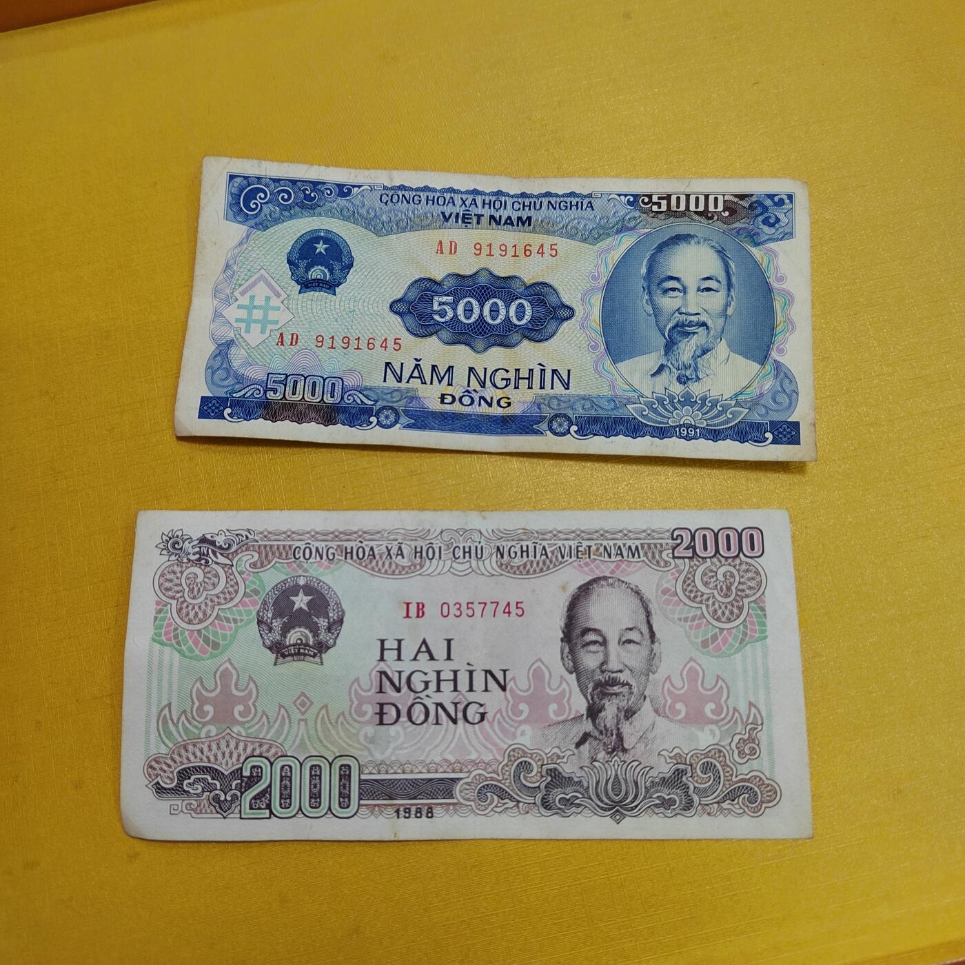 PCAI钱币24-616   外币与其他钱币小专场 越南二张