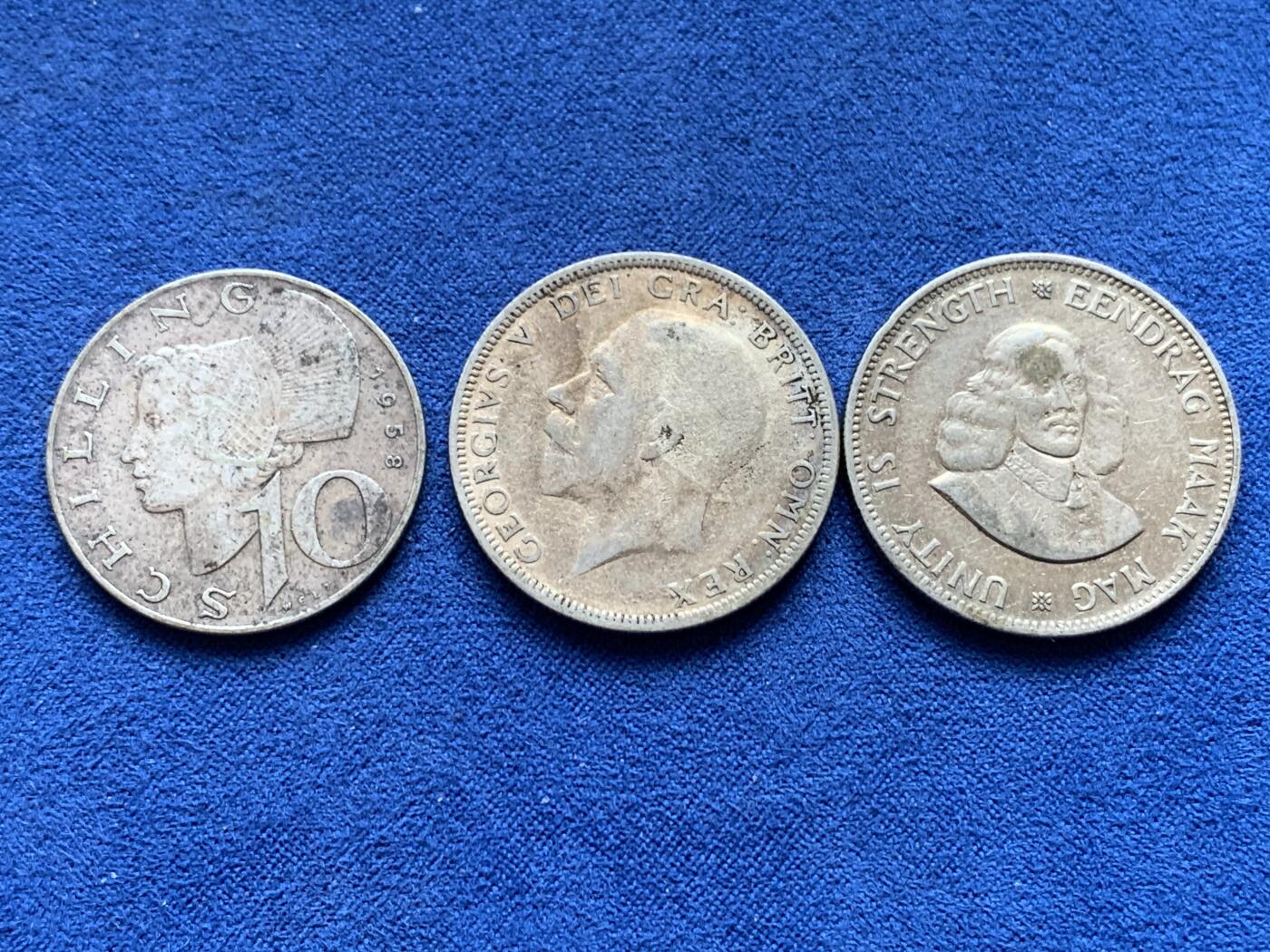 《竞宝斋》第441场 周日，周一，2场连拍 （全场包邮） 三枚一组 外国银币 南非1963年20分+英国1931年1福林+奥地利1958年10先令，共29.5克。