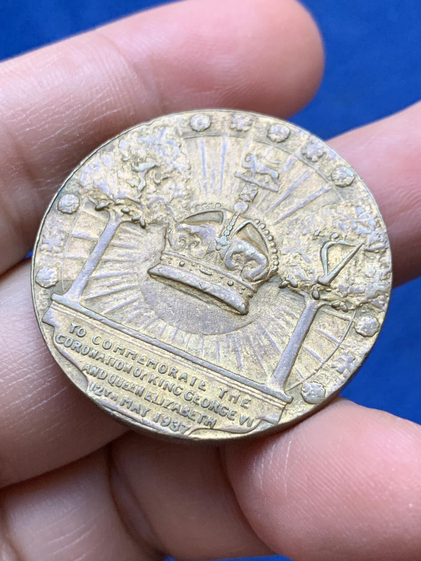 《竞宝斋》第441场 周日，周一，2场连拍 （全场包邮） 英国1937年乔治六世加冕纪念铜章，直径35mm，重18.2克