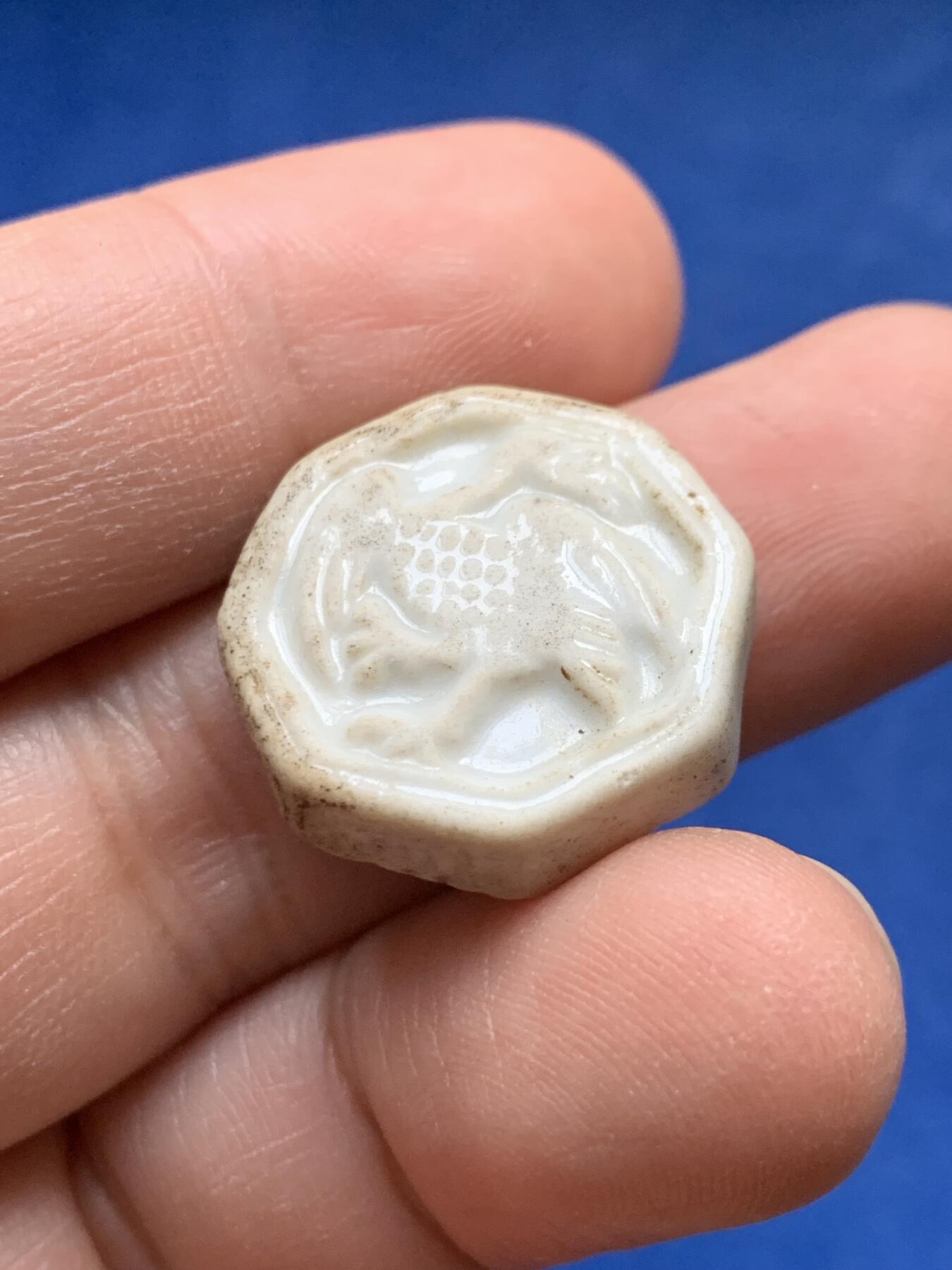 《竞宝斋》第441场 周日，周一，2场连拍 （全场包邮） 泰国瓷币 仙鹤延年/鹿（禄）回首传统文化题材祥瑞动物系列，泰国瓷币中一个很少的品种。