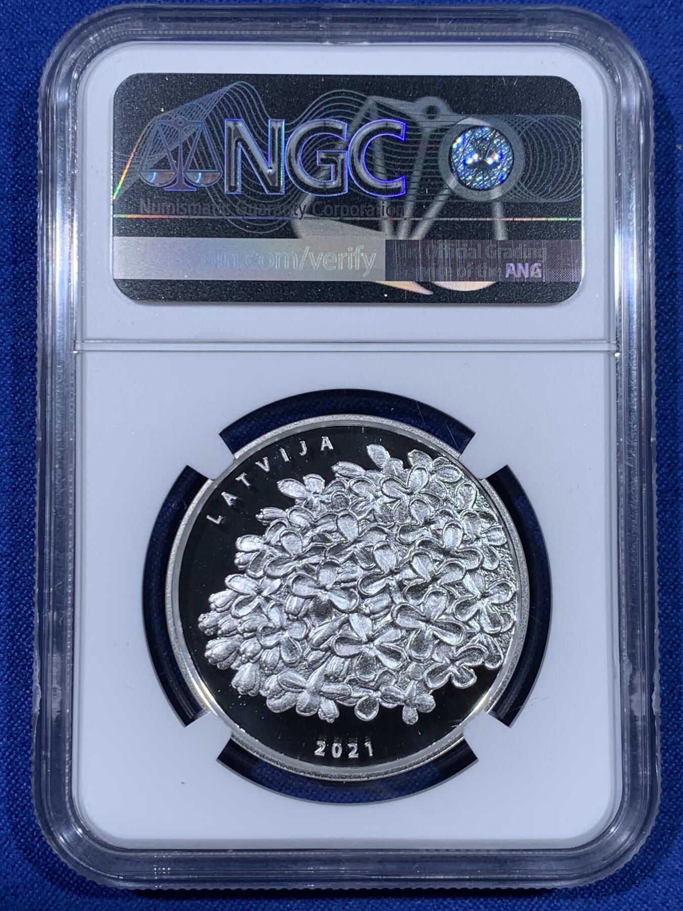 《竞宝斋》第441场 周日，周一，2场连拍 （全场包邮） NGC PF69UC 拉脱维亚 2021年 5欧元 彩色幸运丁香花花 精制银币