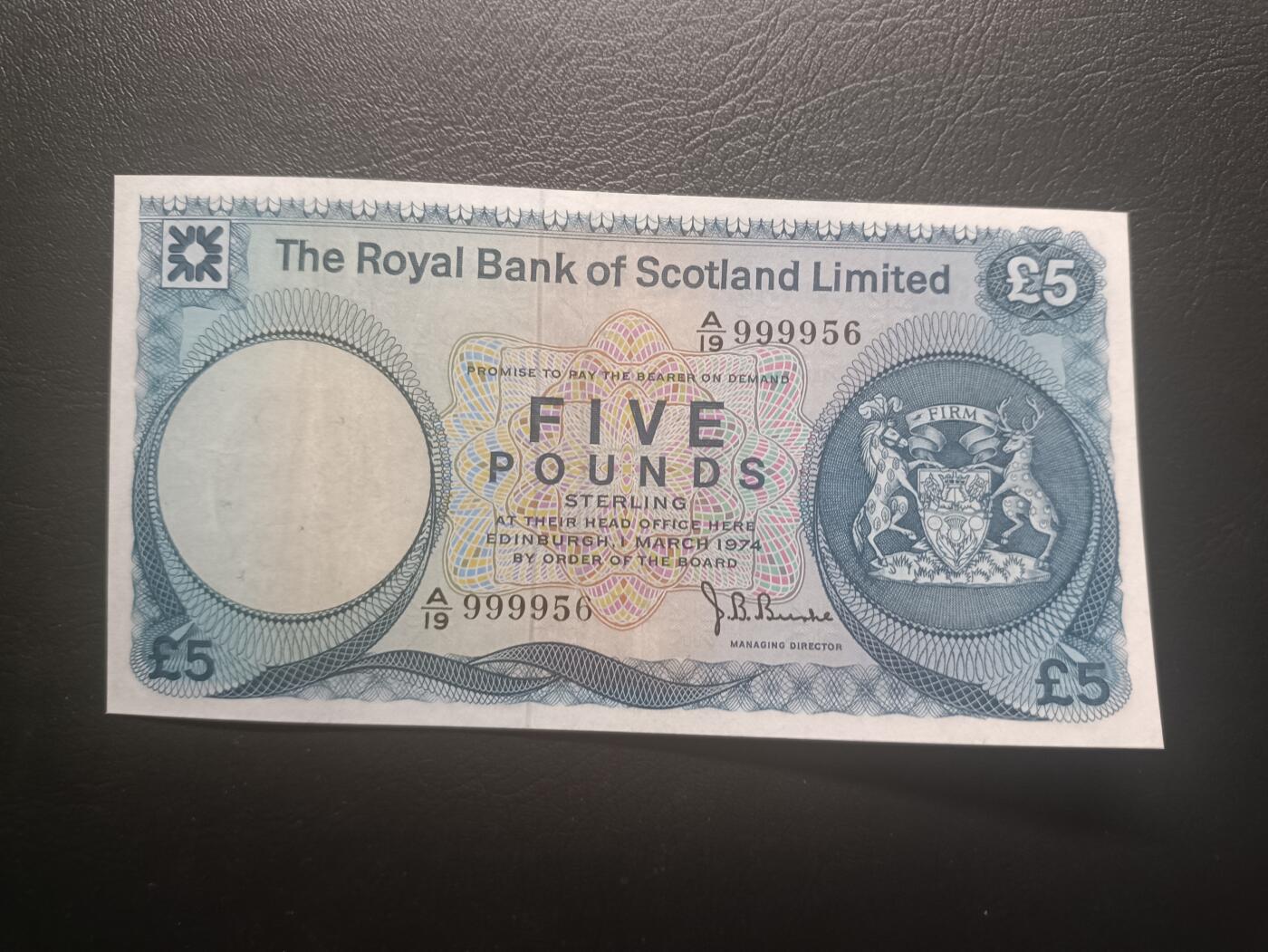 2025十一月第六期，总第204期 苏格兰皇家银行1974年5镑流通好品XF狮子头9999无47，苏格兰徽章和库尔赞城堡