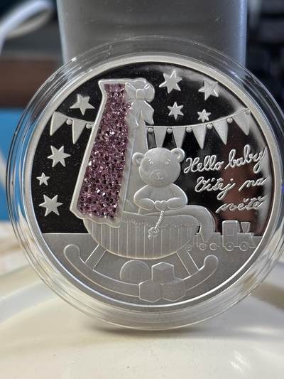 第183期拍卖 - 纽埃2024年婴儿宝宝出生礼物镶嵌水晶31.1克精制纪念银币，999银，发行1000枚，