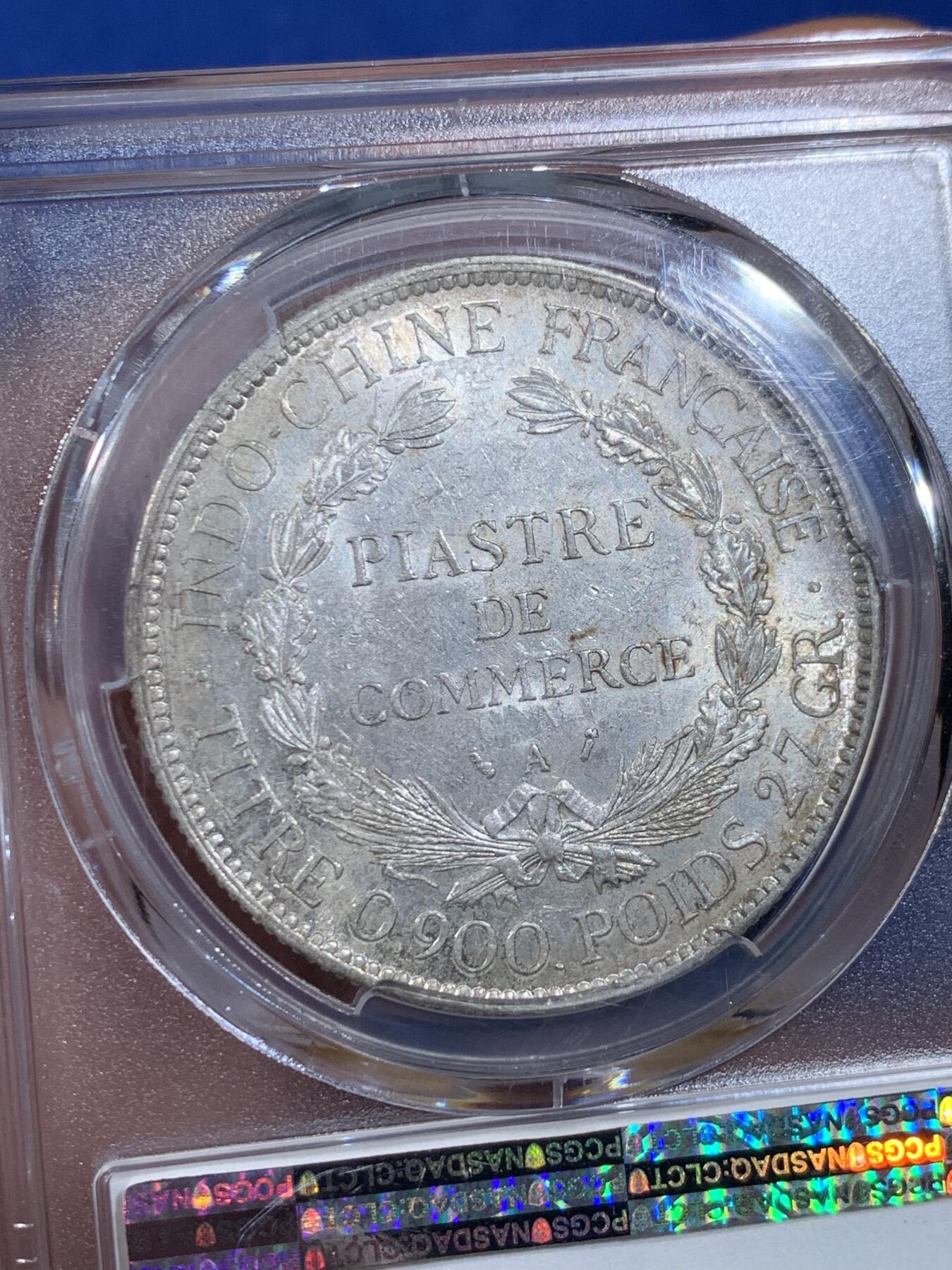 《竞宝斋》第441场 周日，周一，2场连拍 （全场包邮） PCGS MS62 法属印支1896年1皮阿斯特坐洋大银，包浆挡不住的爆炸转光，银光曜曜，状态出色。坐洋早中期的高难年份，P盒62已极难得，更高仅16枚。早在2015年HA拍卖64分合人民币23152元成交
