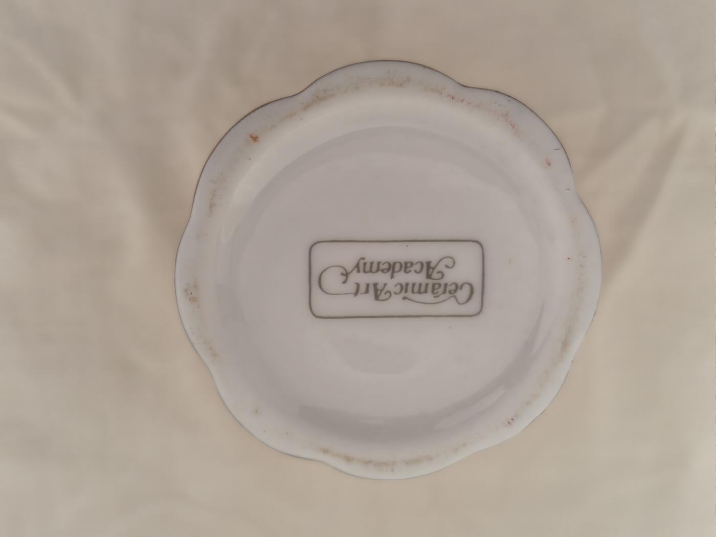 海外回流精品拍卖11.30 日本回流欧瓷花瓶一只