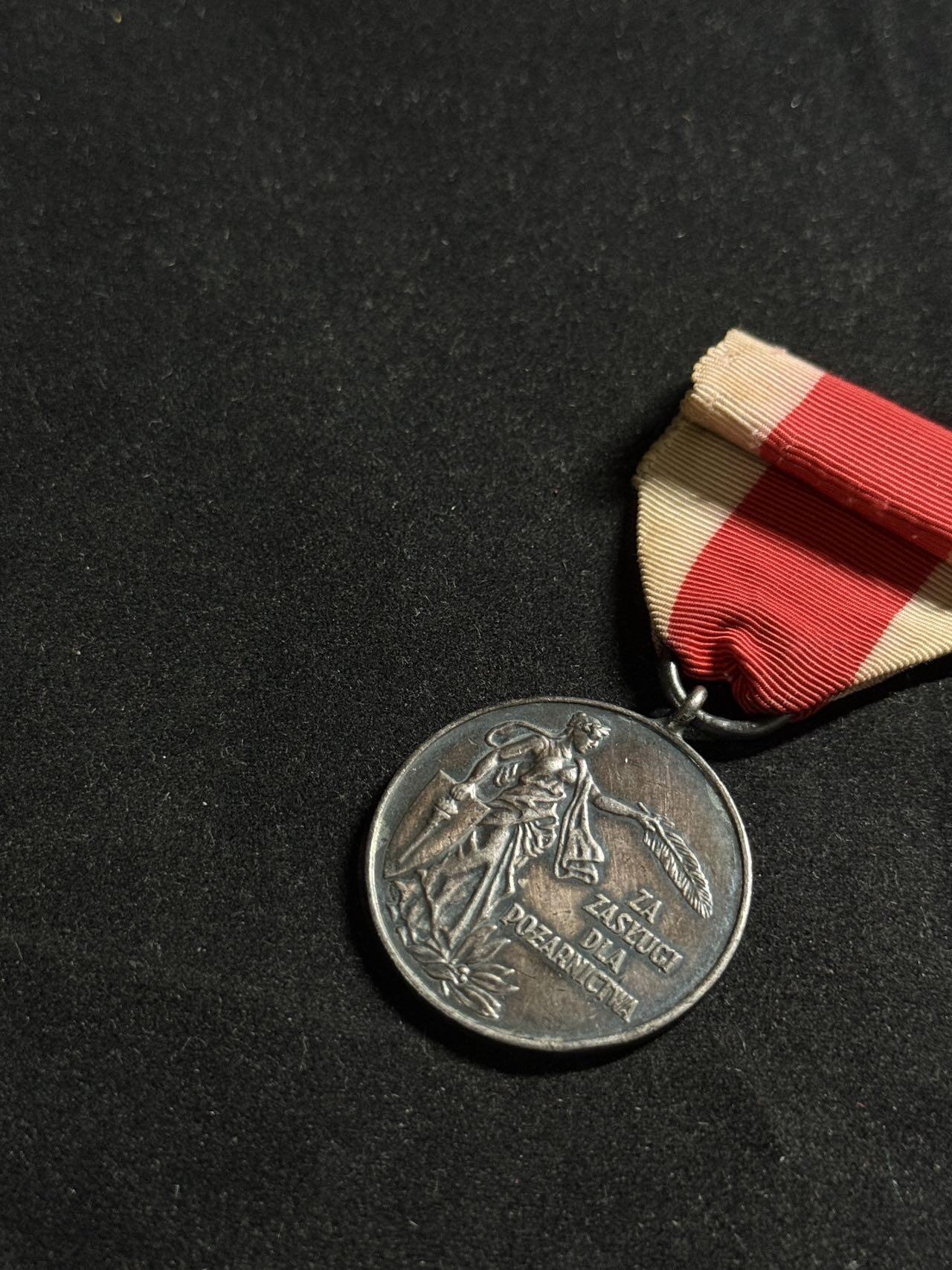 戎马世界章牌大赏第108期 波兰银级消防奖章