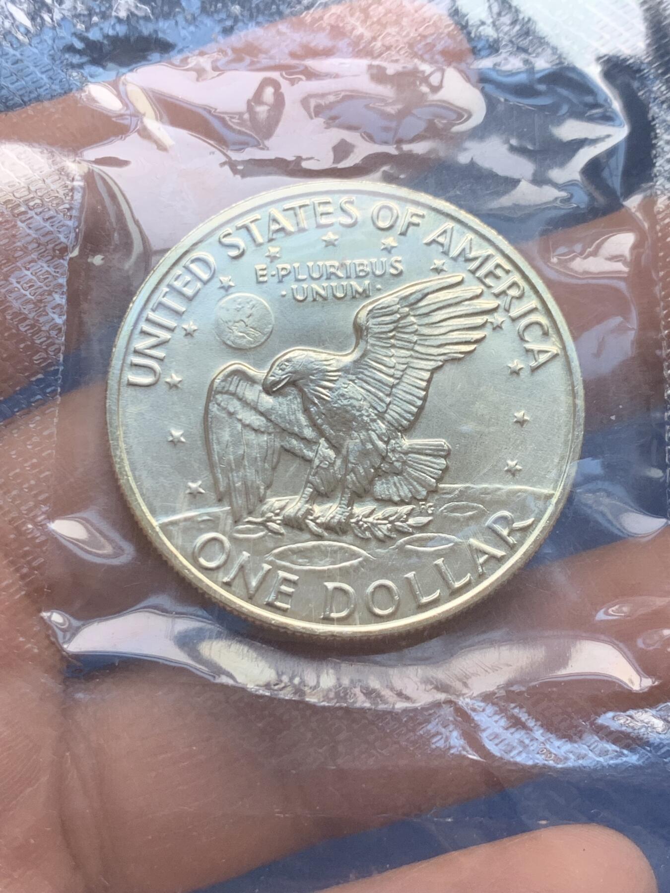 《竞宝斋》第441场 周日，周一，2场连拍 （全场包邮） 美国1972艾森豪威尔银币，加一枚未流通1美元