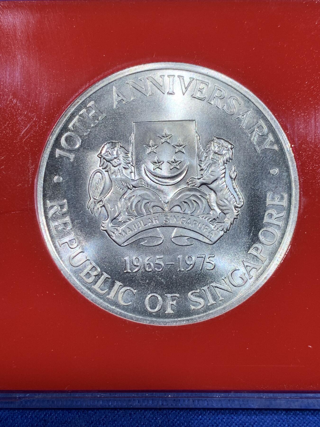 《竞宝斋》第441场 周日，周一，2场连拍 （全场包邮） 新加坡1975年轮船10元银币，福字包装，一盎司31克，含银50%